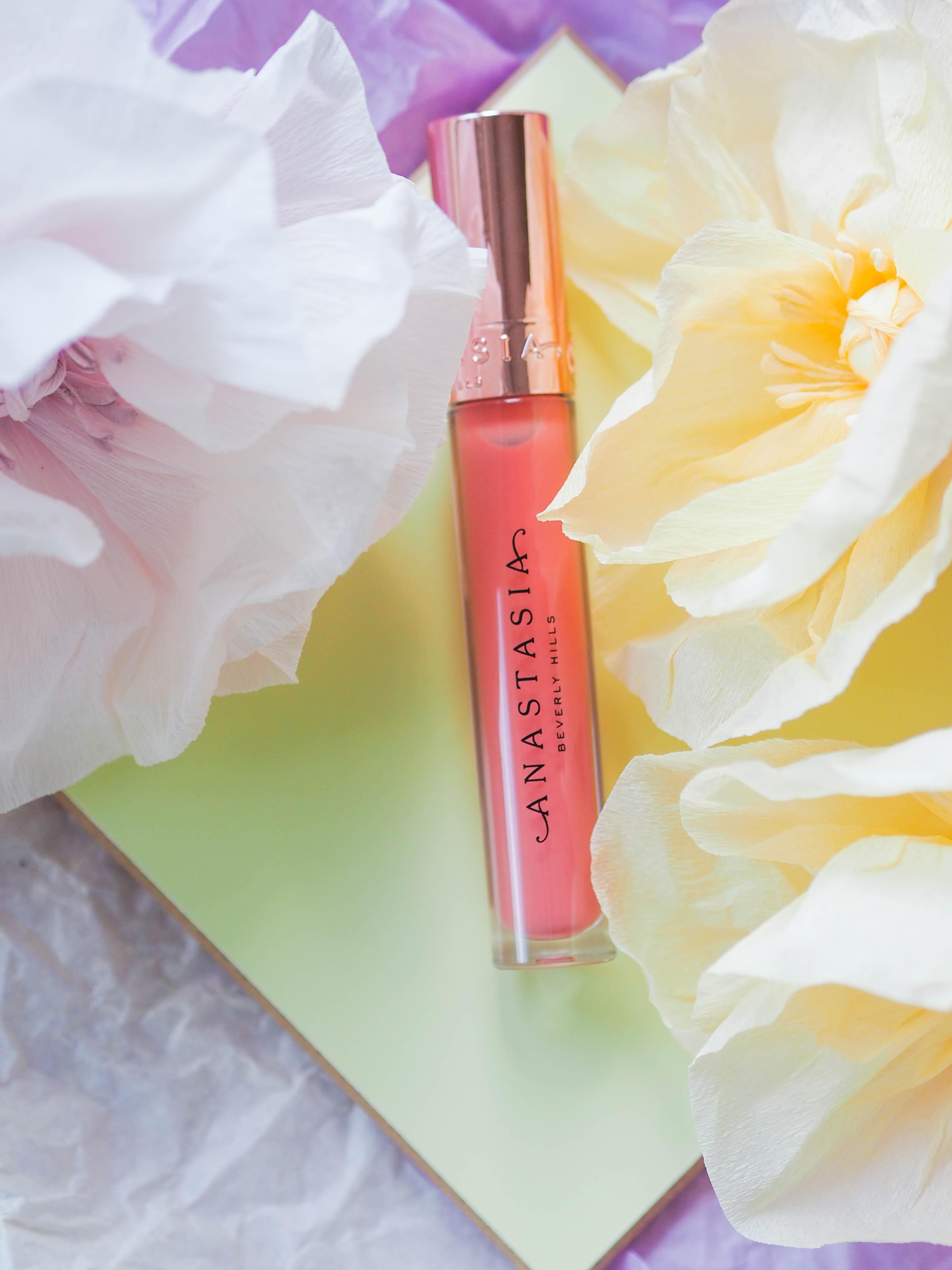 Pink Dreams: Mit dem Gloss von #Anastasiabeverlyhills schwebt ihr im rosaroten Farbhimmel 🍬 #Beautylieblinge 
