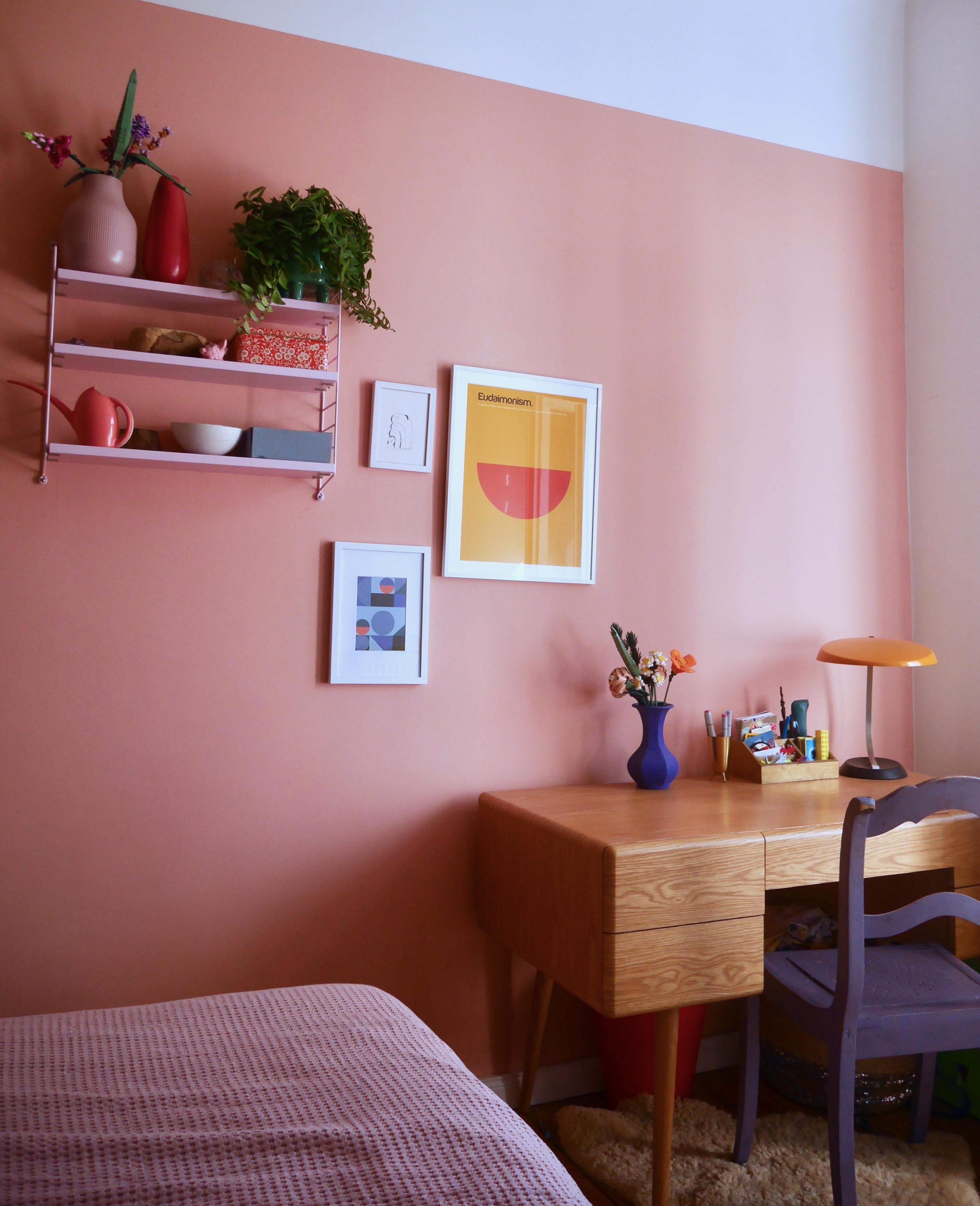 #pink #schreibtisch #schlafzimmer #rosa #rosawand #stringregal