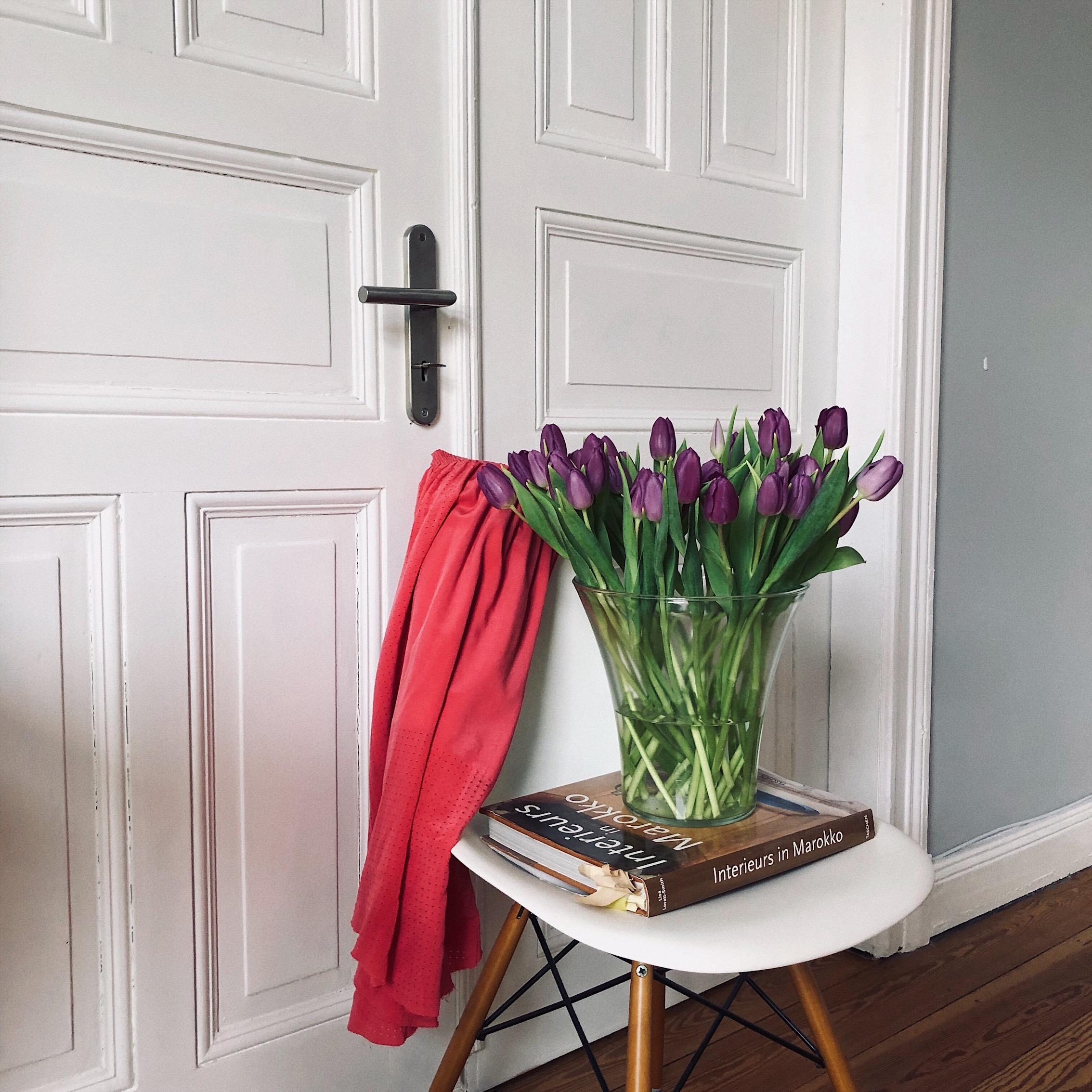pinkish #colours #tulpen #chair #interiorinspo #lila #interiorstyle #interior #inspiration #couchstyle
