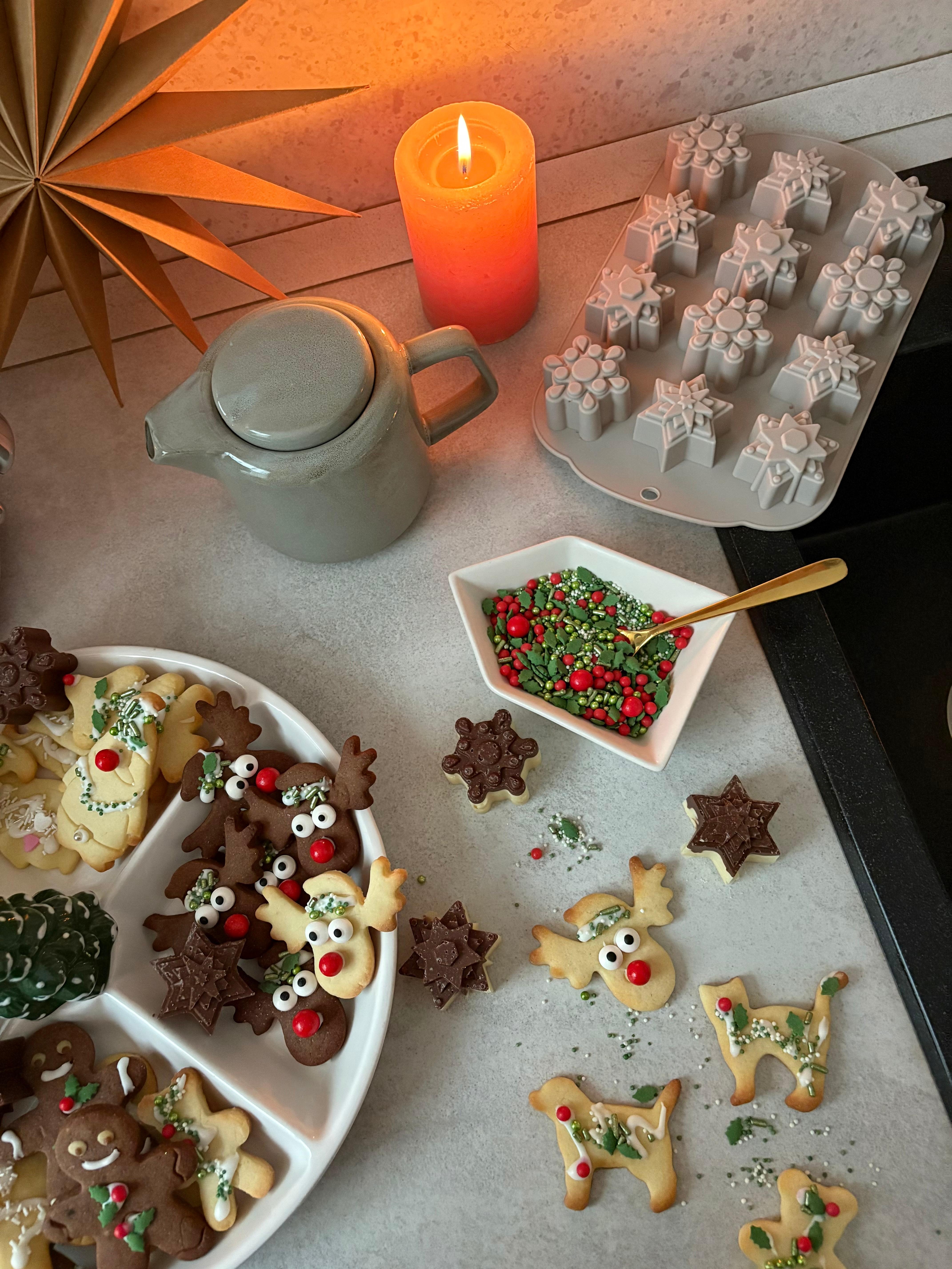 Plätzchenduft liegt in der Luft 😌🍪❤️ #weihnachtsbäckerei #Weihnachtsplätzchen #kerzenschein