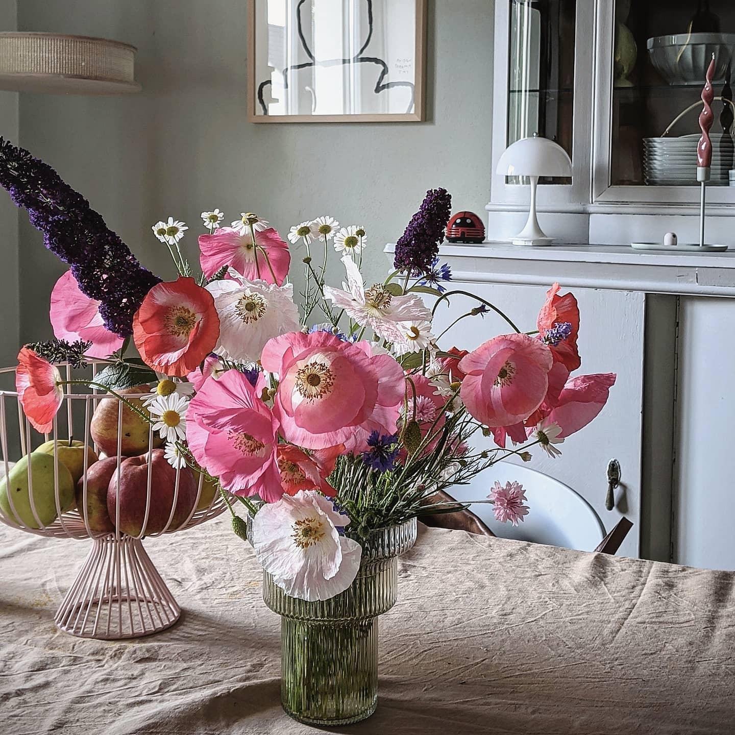 Poppyflowers #couchstyle #esstisch #dinningroo#homestory #altbau #hygge #esszimmer #tischdeko #interiør #interior