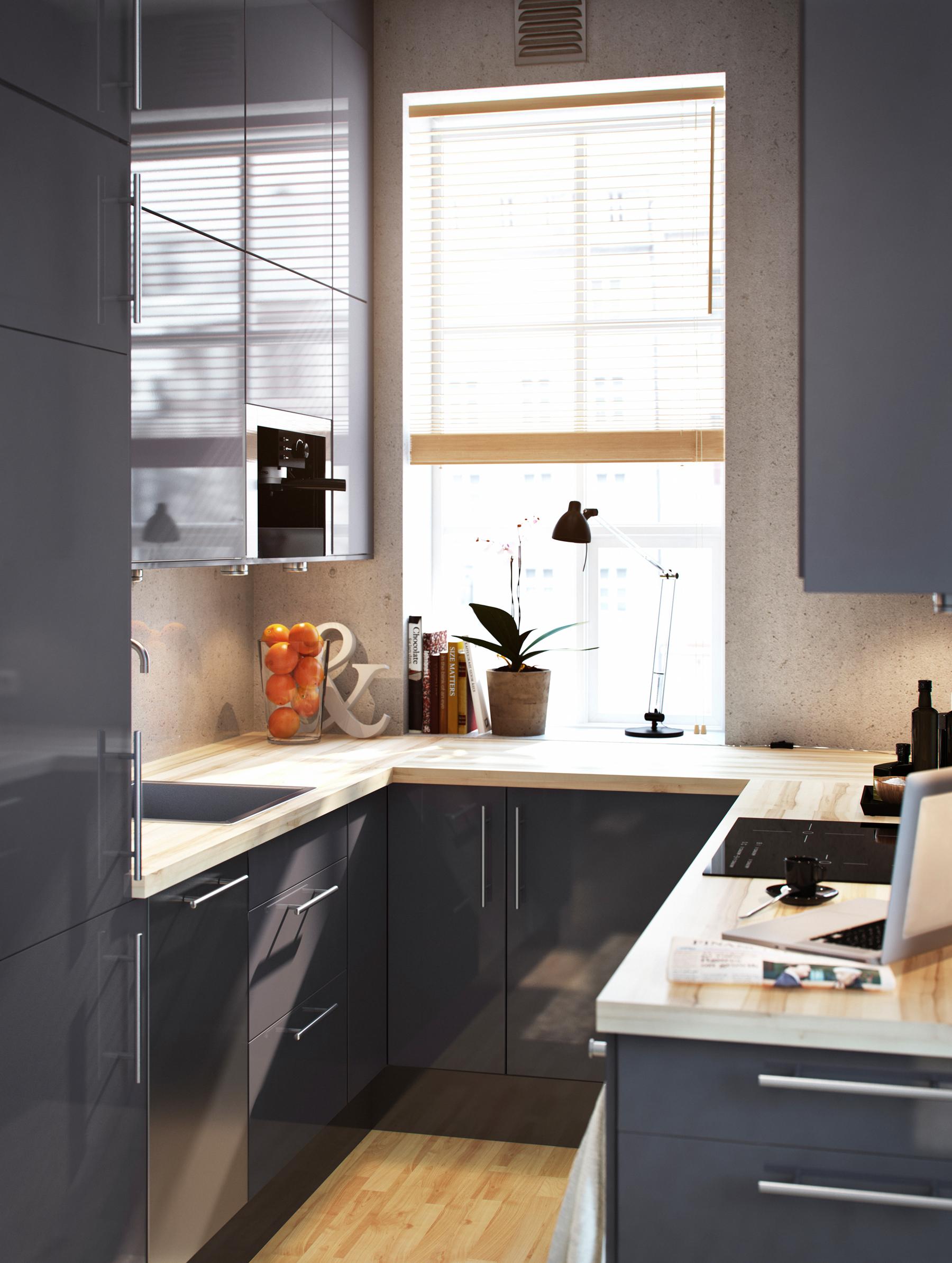Praktische Einbauküche in grauer Glanzoptik #ikea #singleküche #miniküche ©Inter IKEA Systems B.V