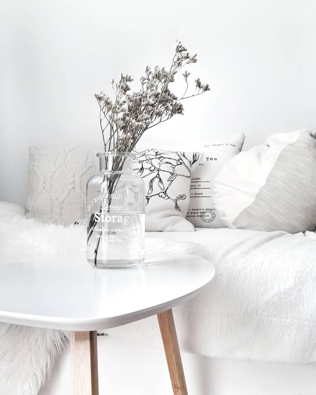 pure und simple
#livingchallenge #wohnzimmergestaltung
 #couch