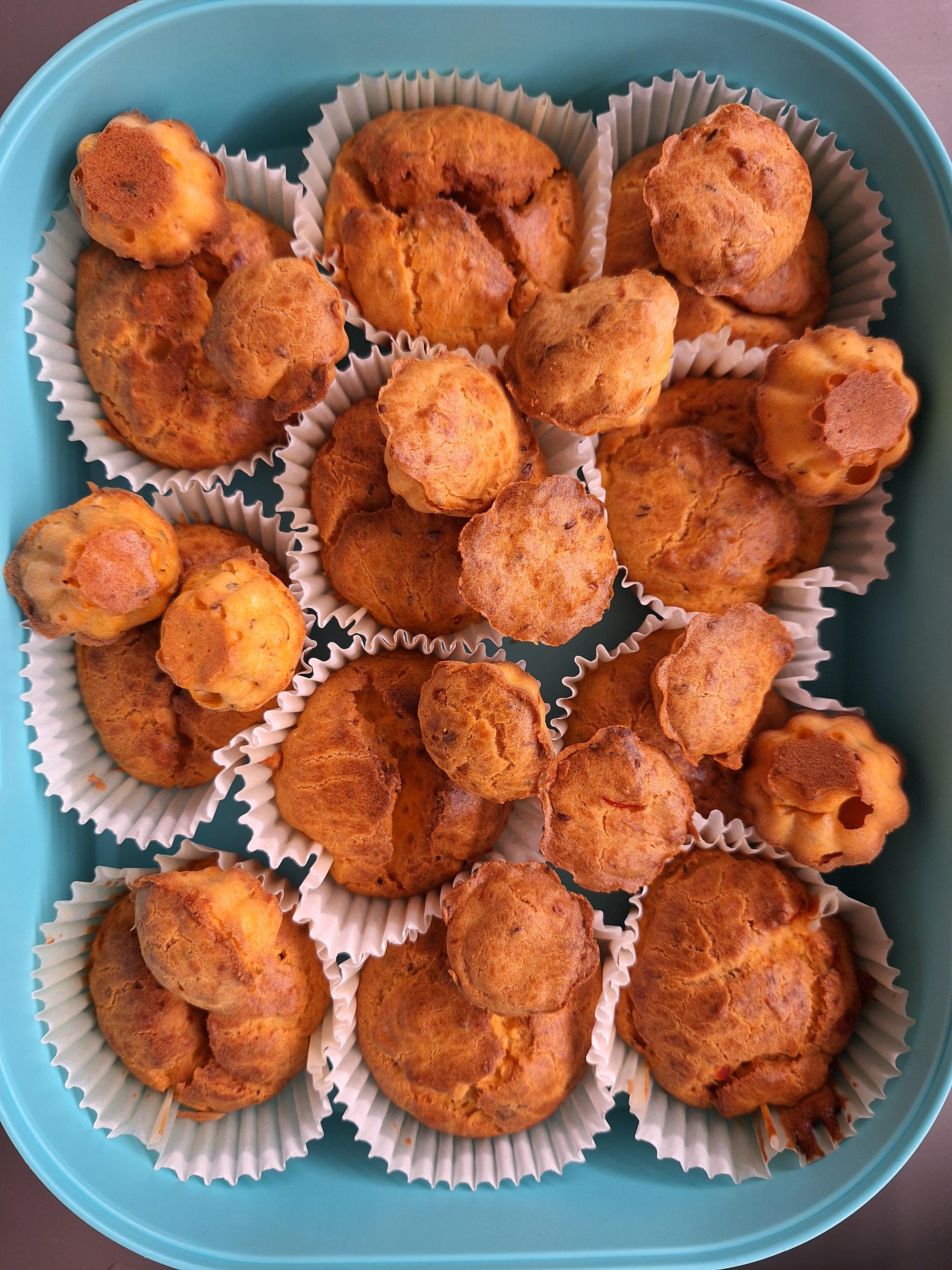 .Quark-Paprika-Muffins.
#herzhafterSnack #Stärkung #Skifahrerpause #QuarkPaprikaMuffins #Fingerfood