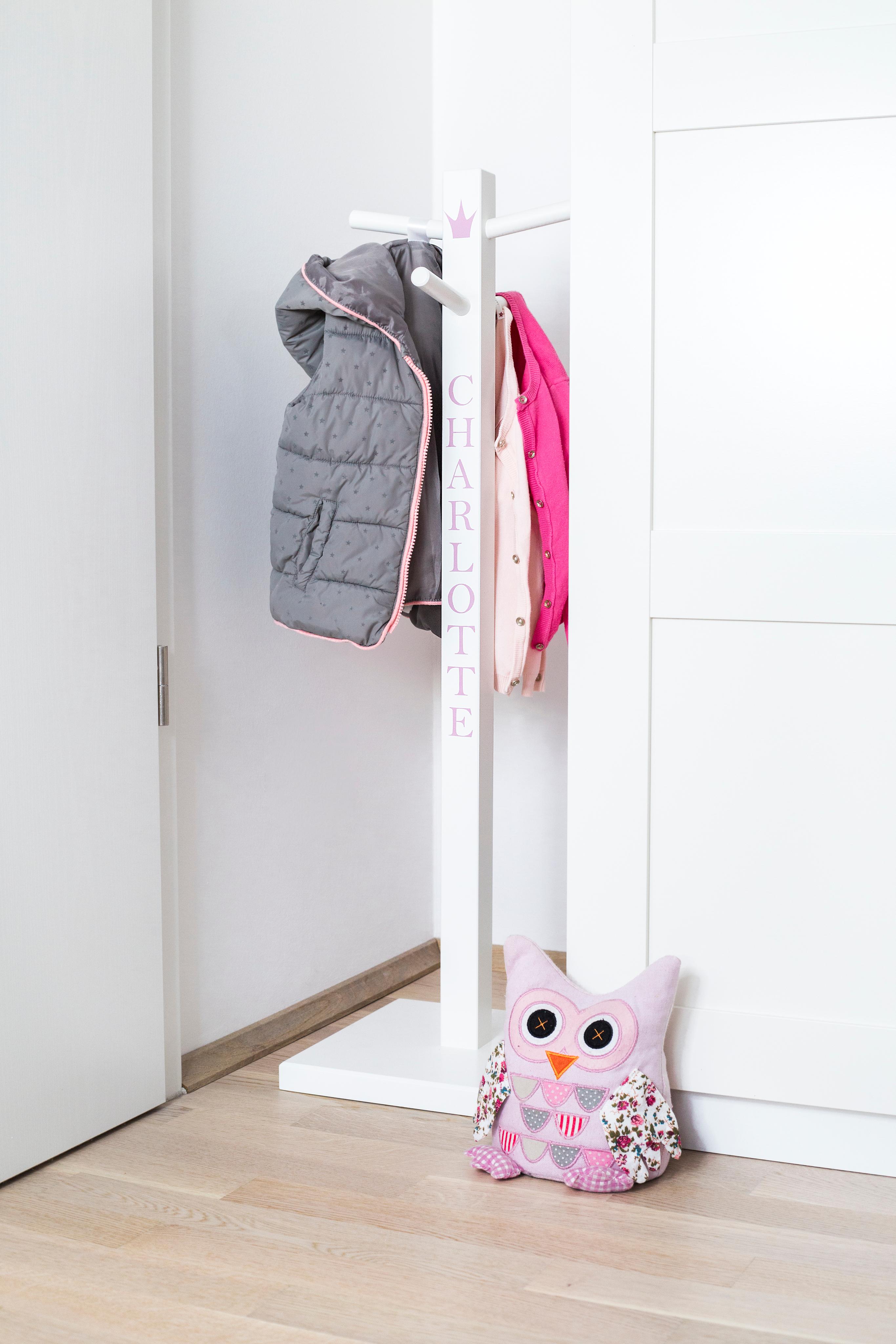 Ratz Fatz Platz!
Ein personalisierter Kinderkleiderständer eignet sich perfekt zur Ablage von Kita-Rucksack und Co!
