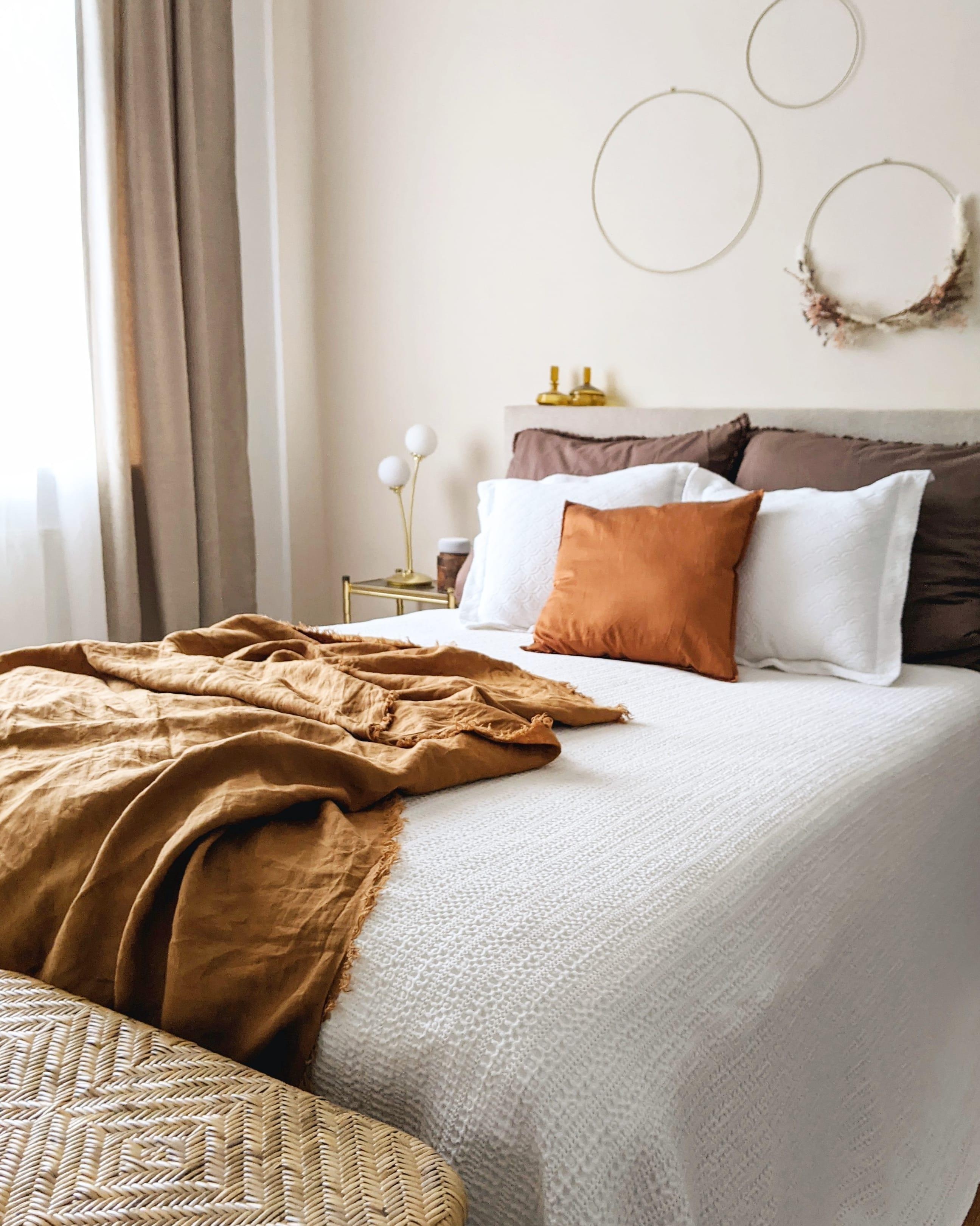Raus aus den Federn! #bedroom #goodmorning #couchliebt #schlafzimmer #autumnvibes #herbstfarben