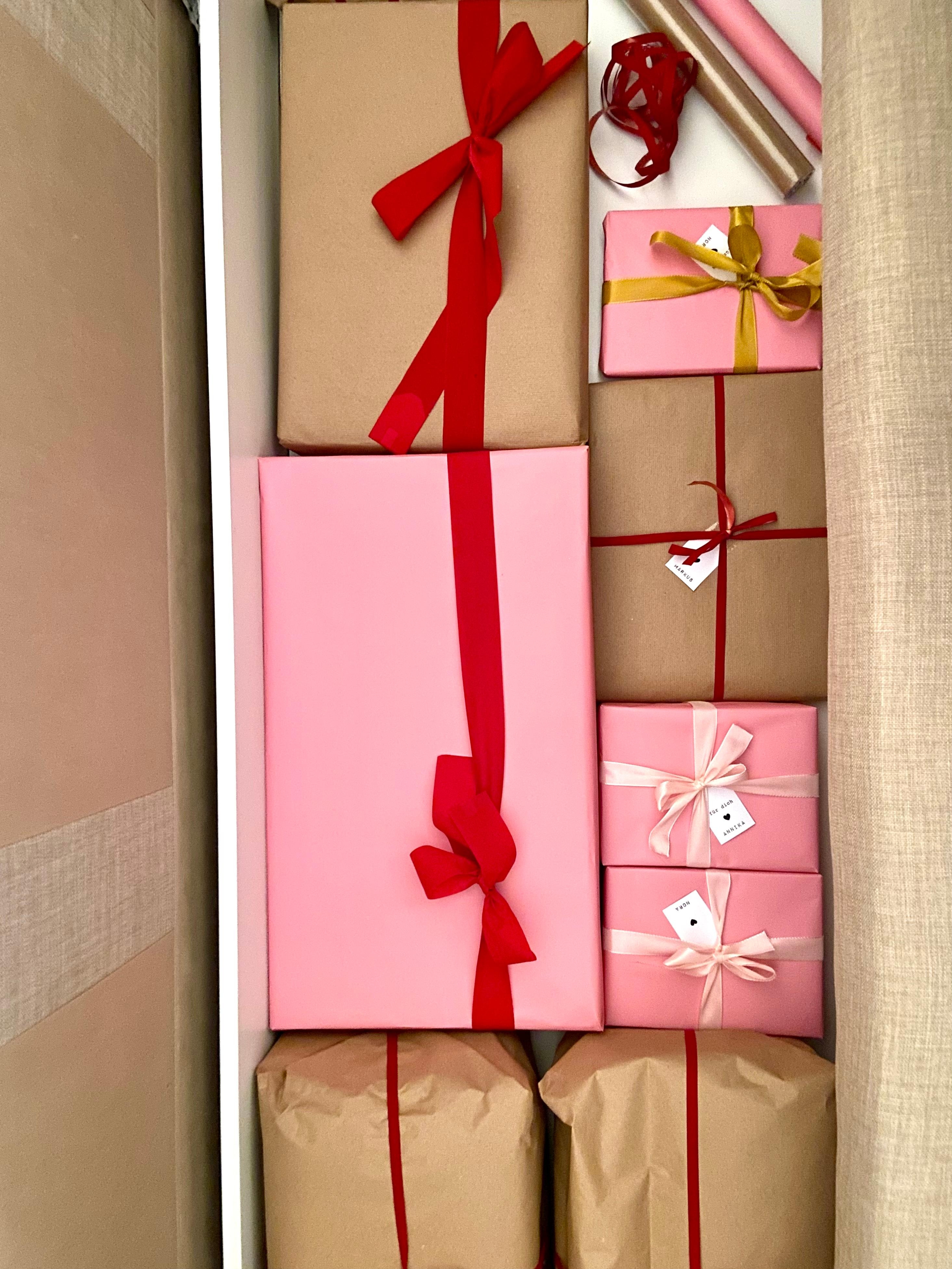Ready :)

#geschenke #weihnachtsgeschenke #geschenkpapier #verpacken