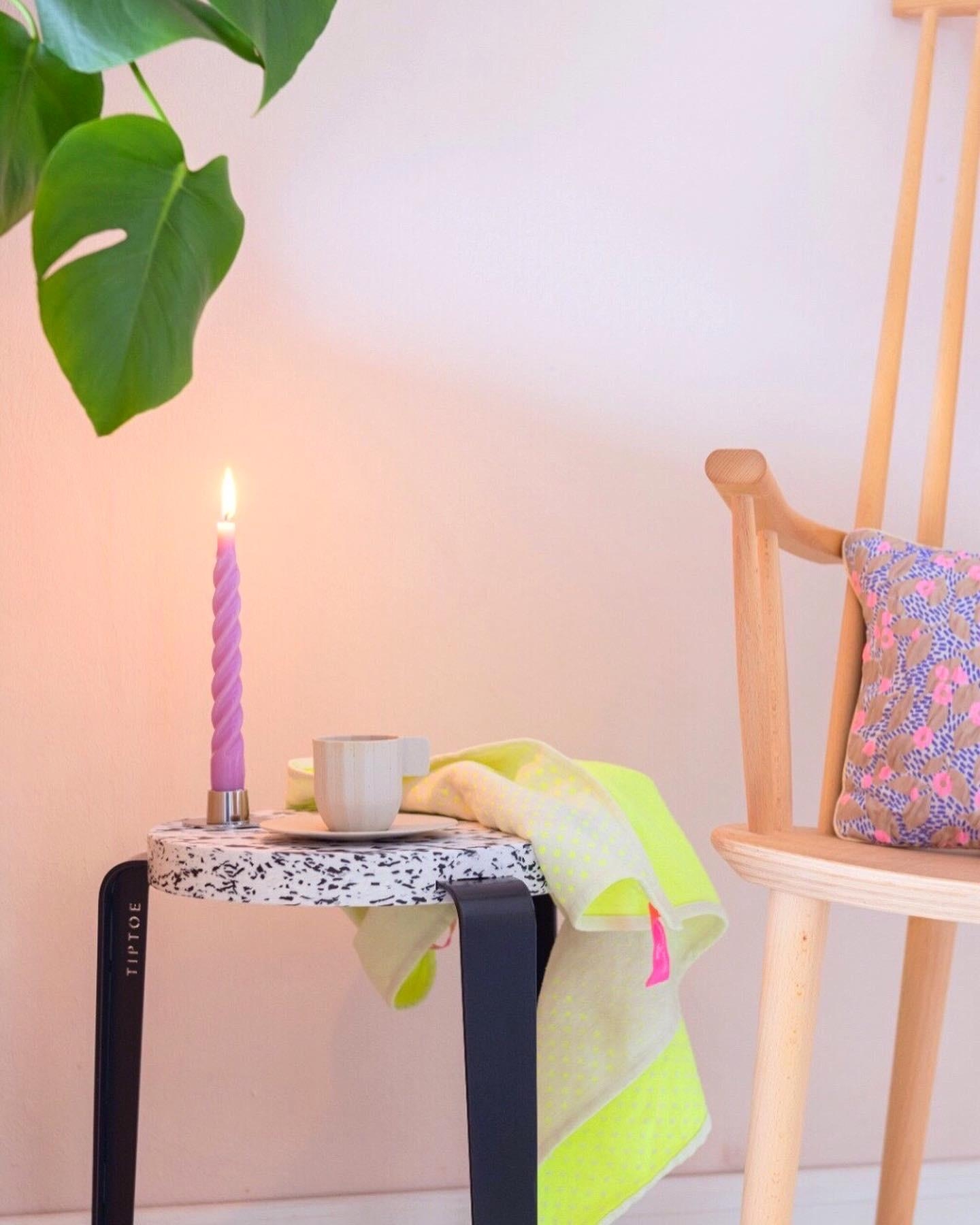 Recycelte Möbel können richtig sexy sein 💜 Wie hier von TipToe. 
#nachhaltig #pastell #color