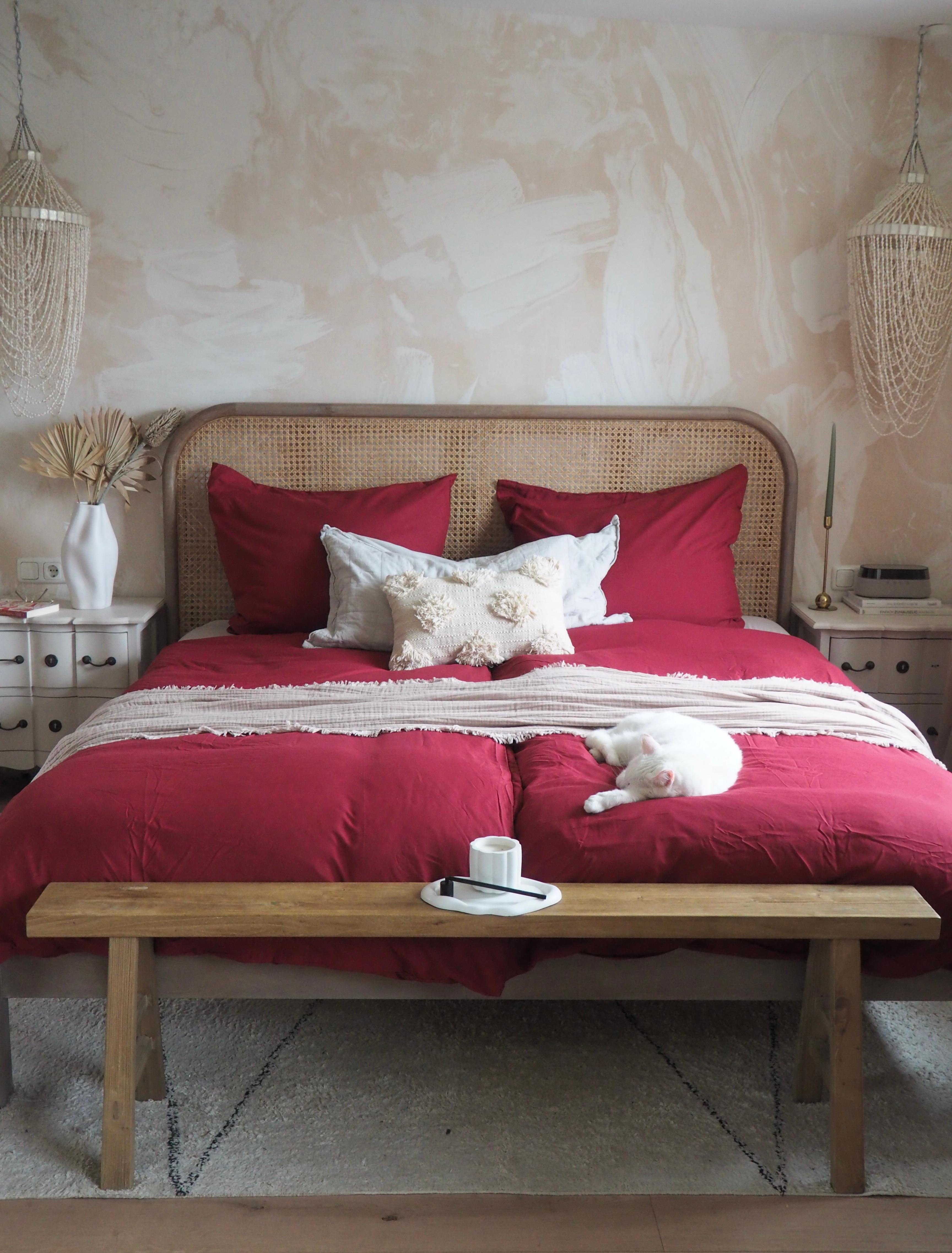 #red #farbe #schlafzimmer #COUCHstyle #couchmagazin