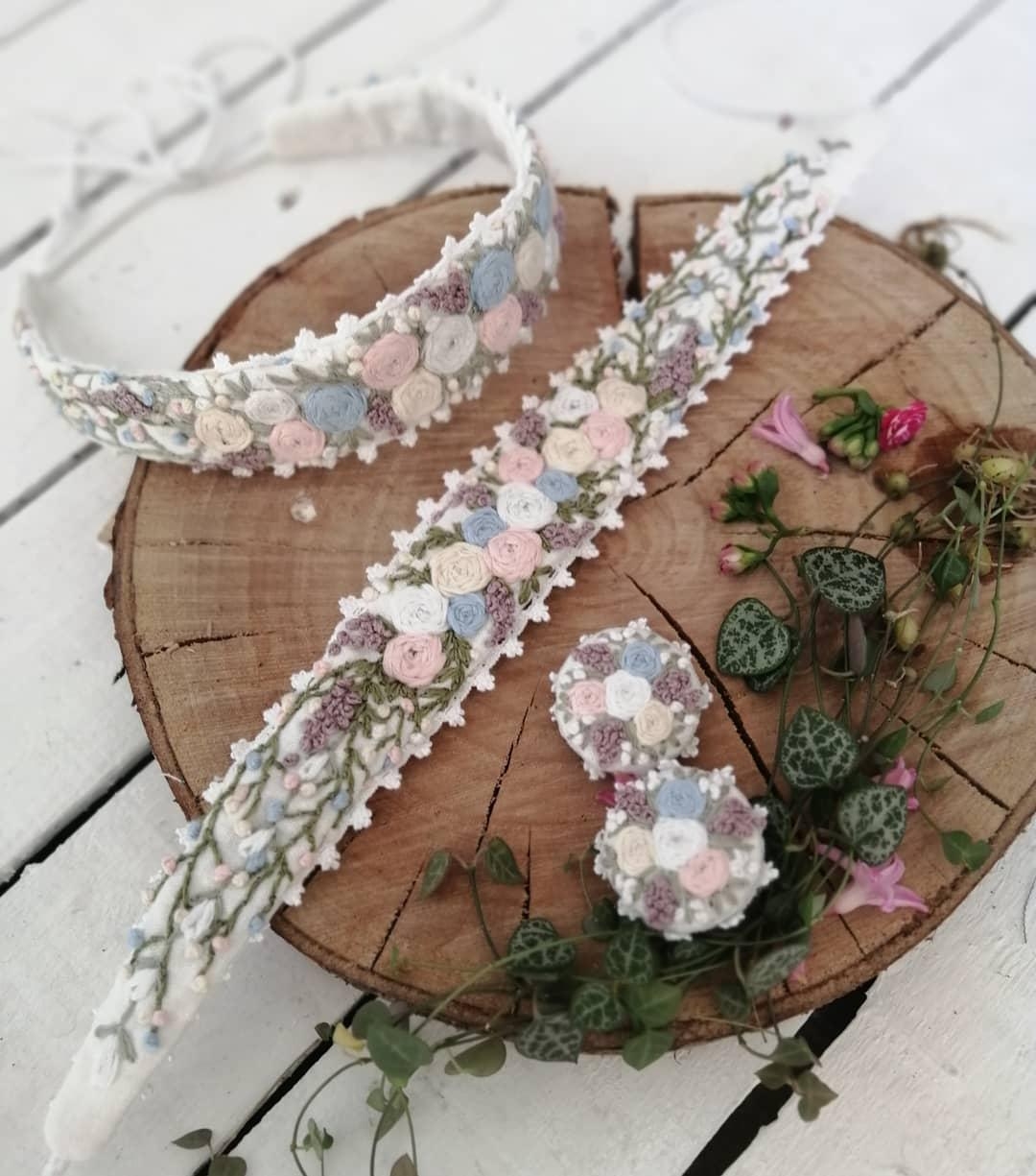 Romantische Haarbänder in boho style #boho #flowerstitch #handmade #pastellcolour #flowerlovers 