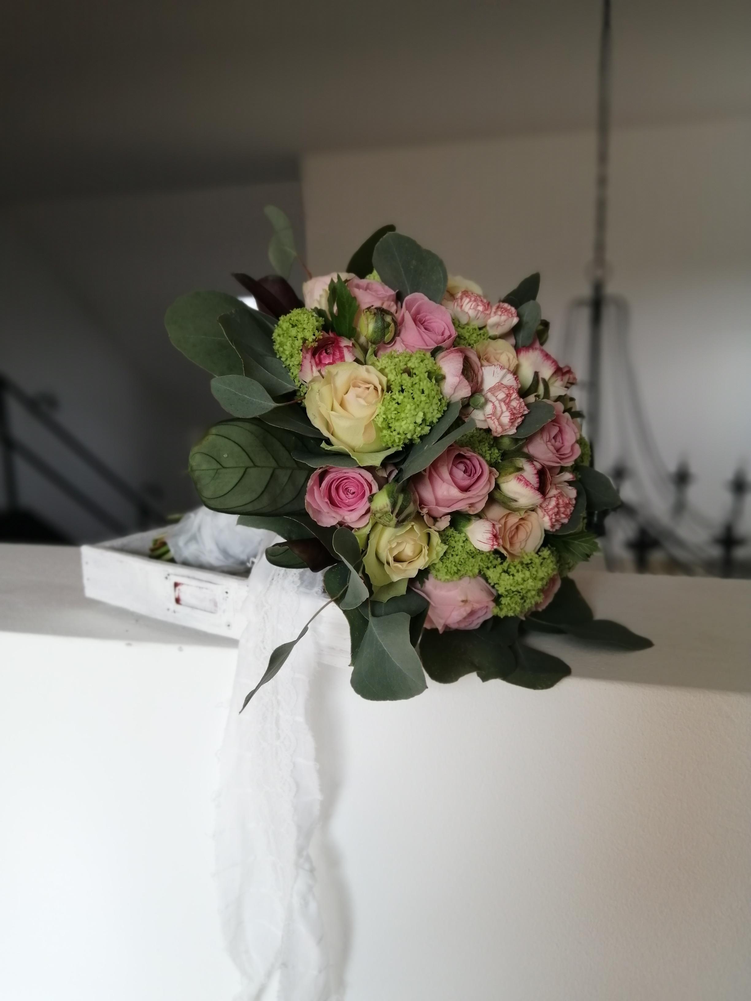 Romantischer Brautstrauß, 💐#bridalbouqett #eucalyptus #freshflower #ranunkel 