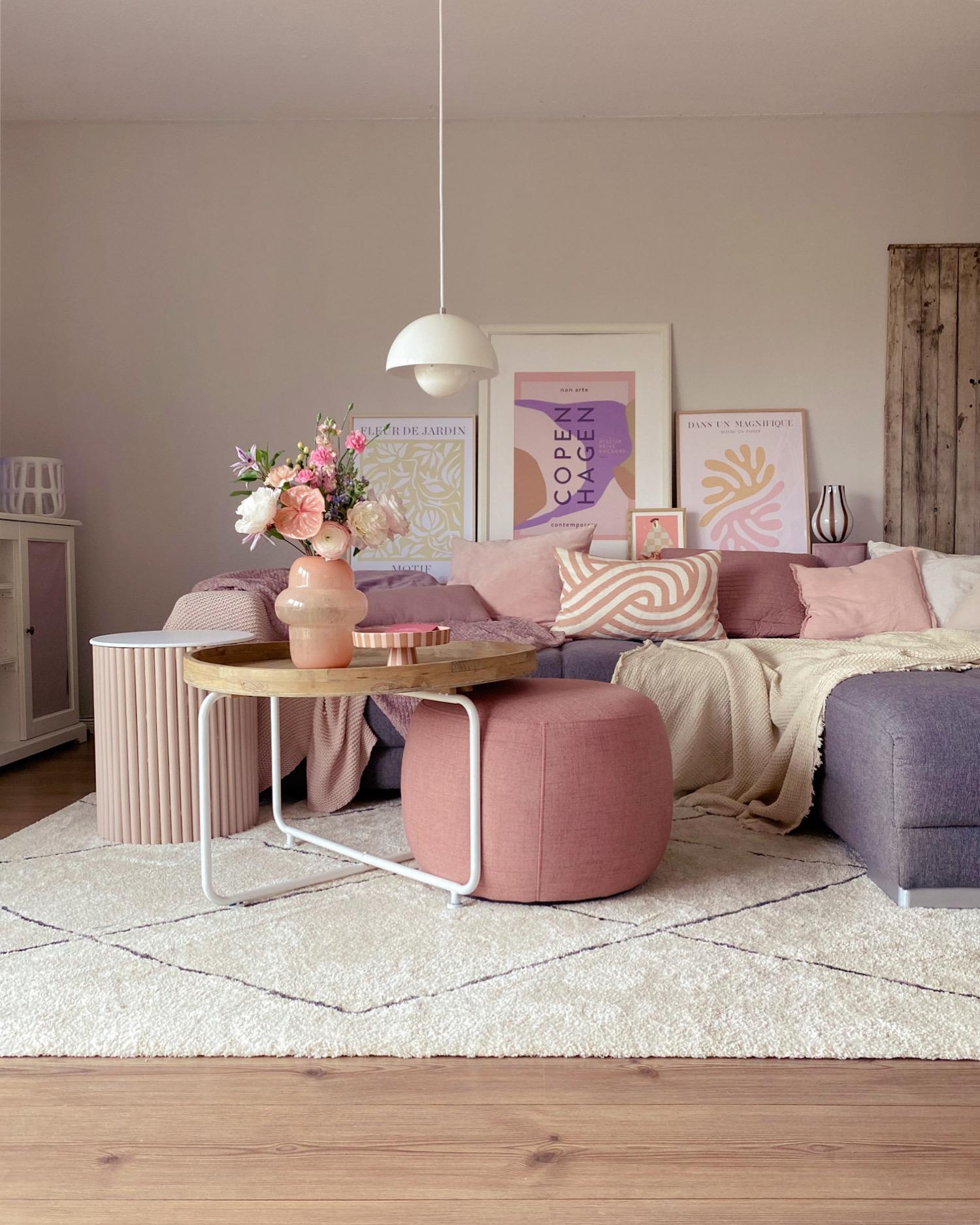Rosa is my happy colour...
#wohnzimmer#wohnideen#couchstyle#colourmatch#livingroominspo#cozyhome