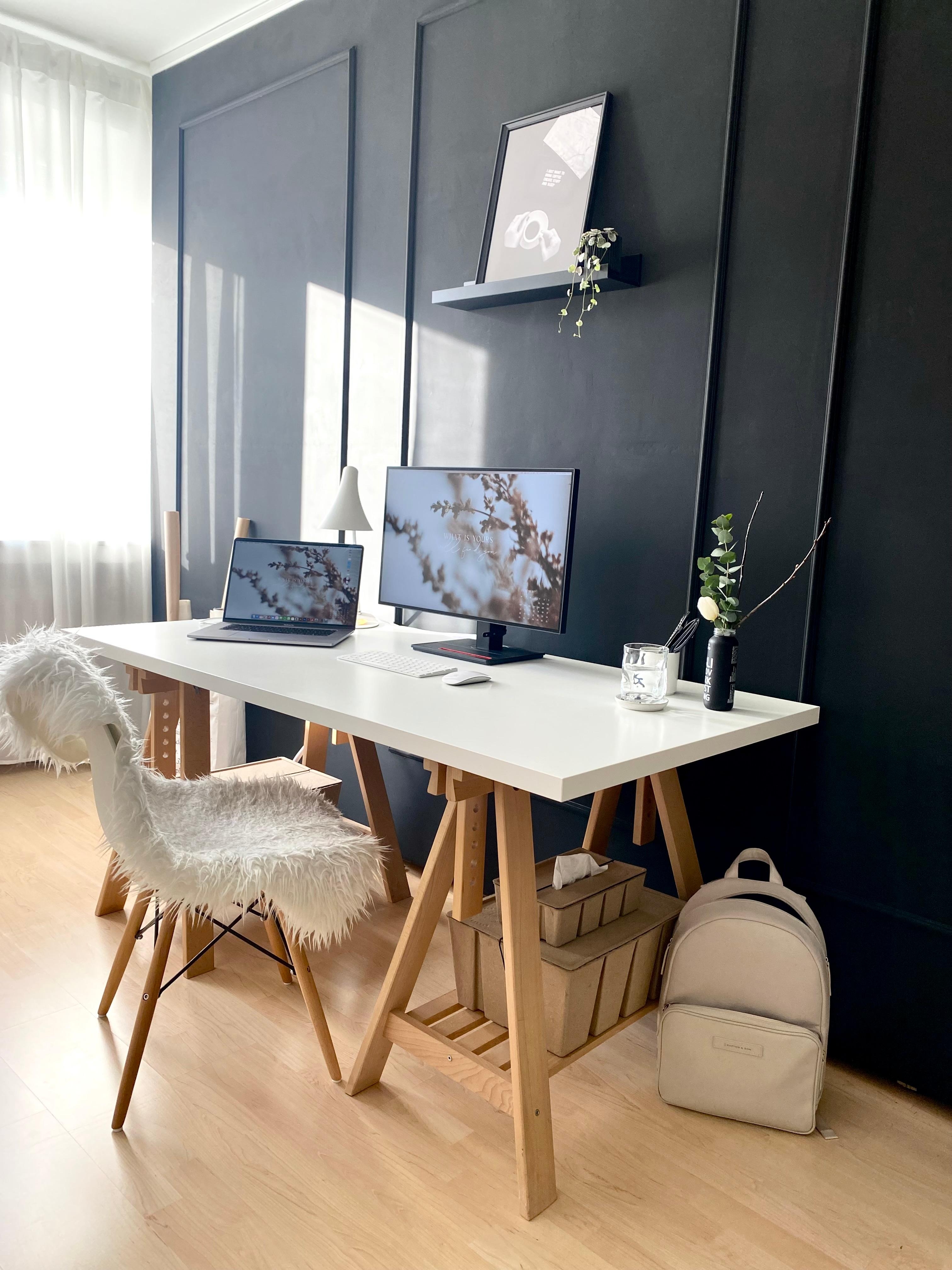 Rückseite unserer Pax Kleiderschränke - Sie wurden mit Gipskartonplatten bedeckt, mit Zierleisten beklebt & gestrichen

#livingchallenge #diy #ikeahack #paxdiy 