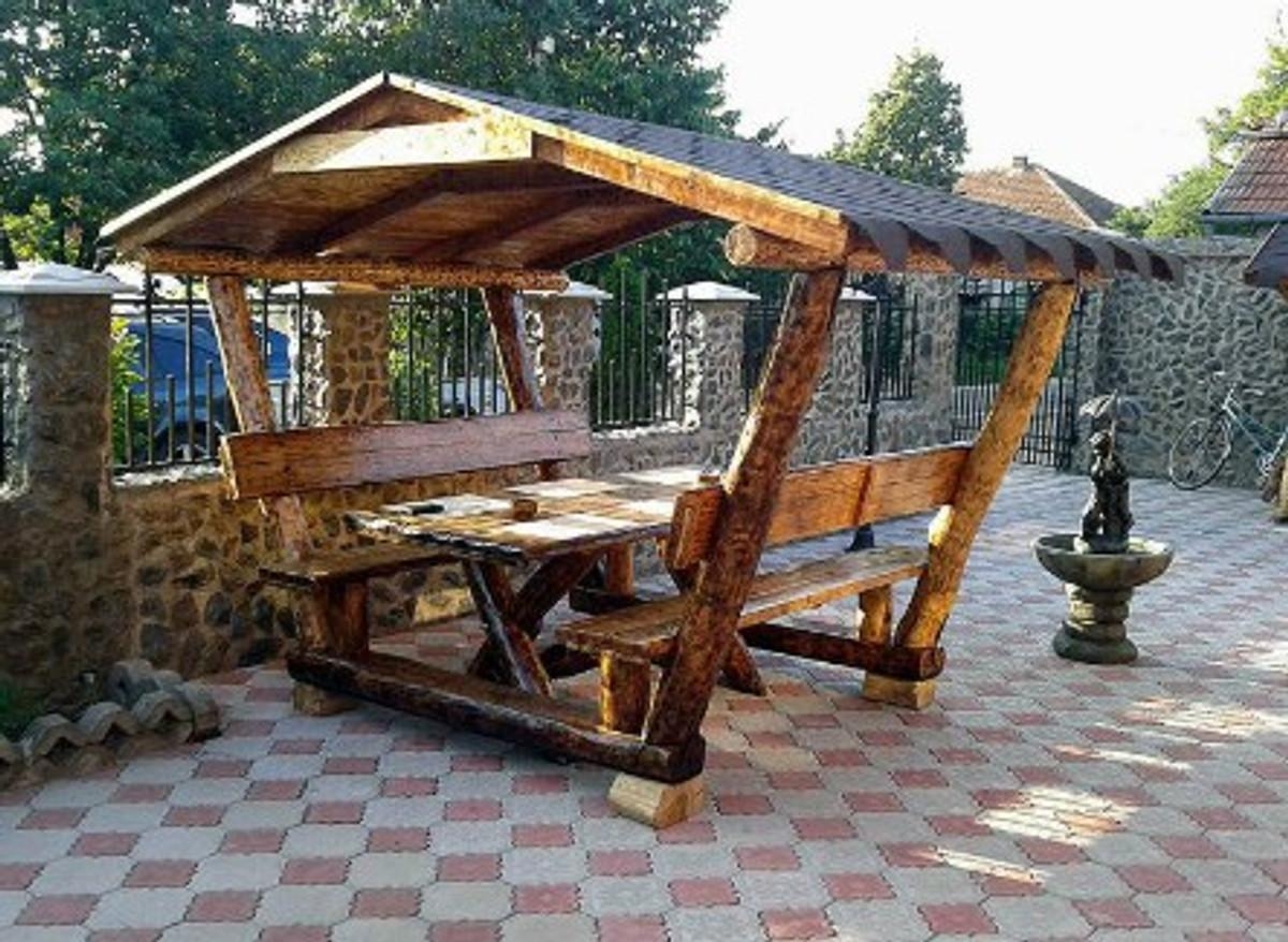 Rustikales Gartenhaus mit Bänken und überdachtem Pavillon von Casa Padrino gefertigt aus Eiche