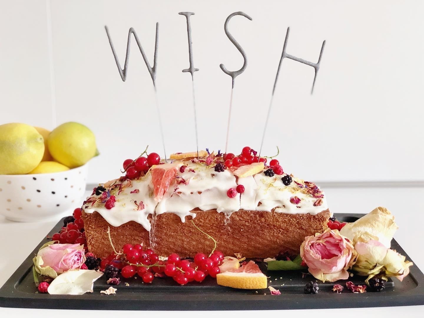 Saftiger #Zitronenrührkuchen 🍋 
#partyfood #party #food #cake #kuchen #birthday #backen #Rezept in den Kommentaren 😋