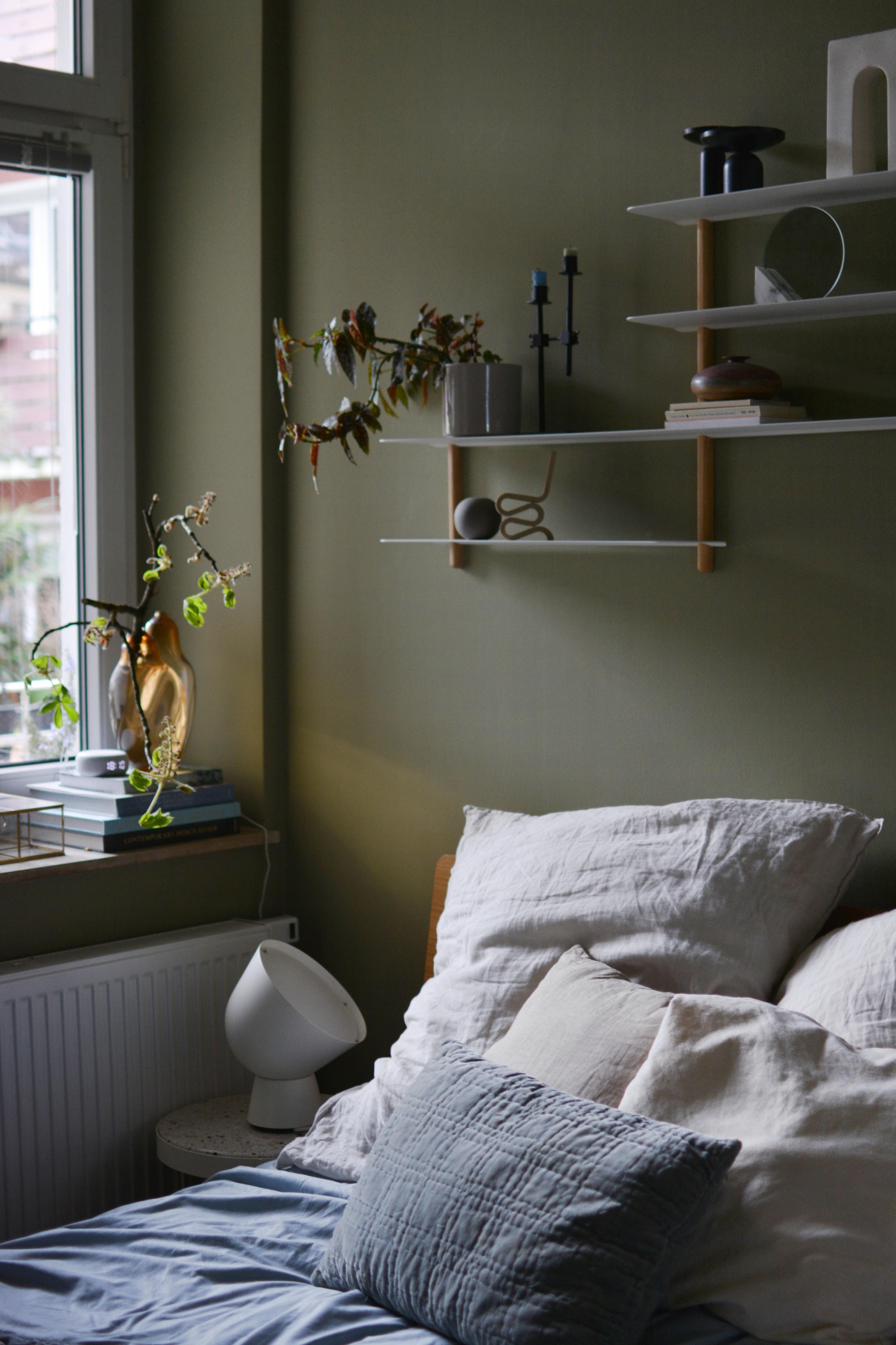 Sagt "Hallo" zu unserem neuen, gemütlichen Mini-Schlafzimmer 💚☁️ #schafzimmerliebe #smallrooms #grünewand