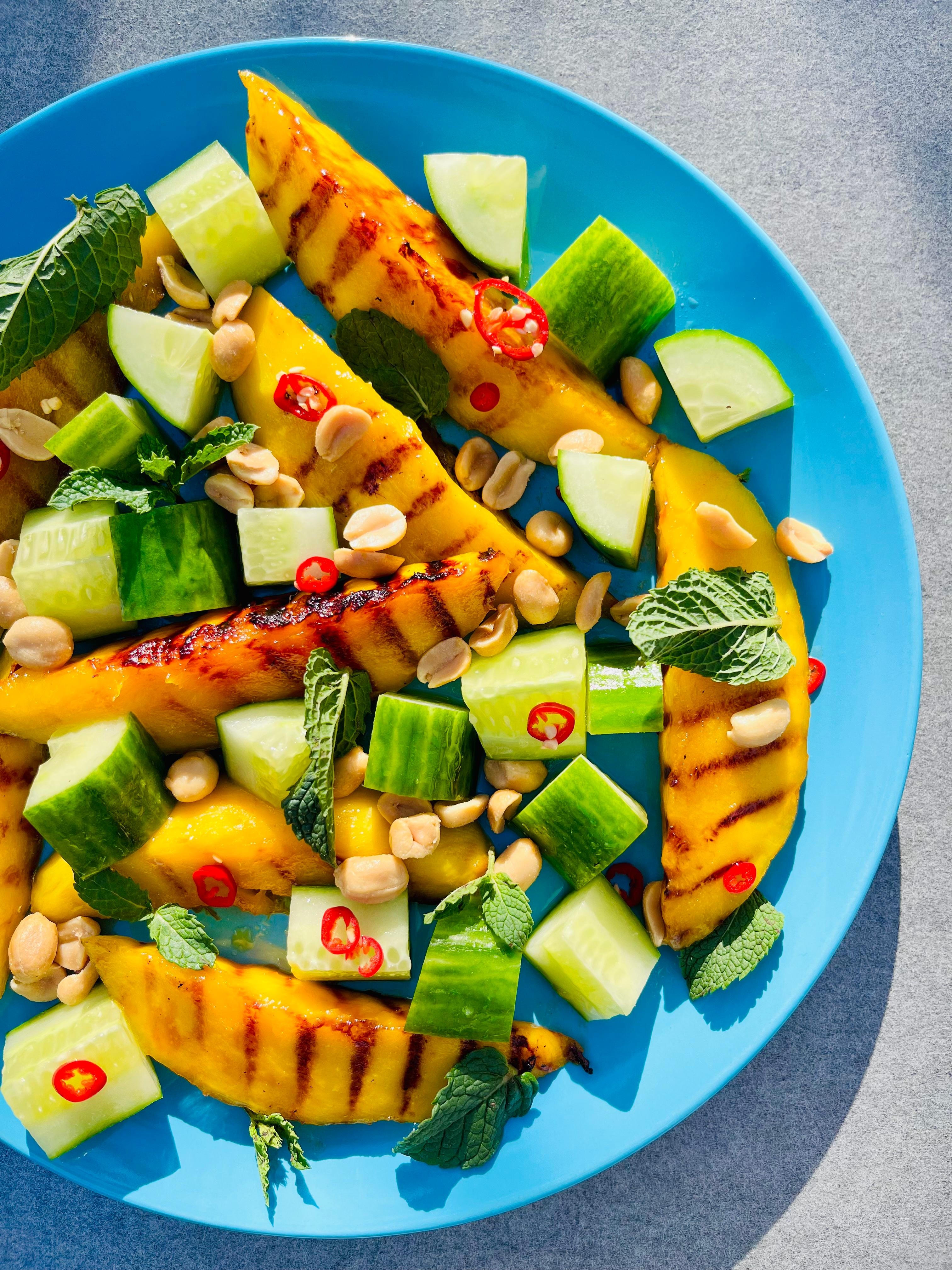 Salat mit gegrillter Mango - sooo #lecker 😋! #couchliebt #grillen #summerfood #salat #sommer