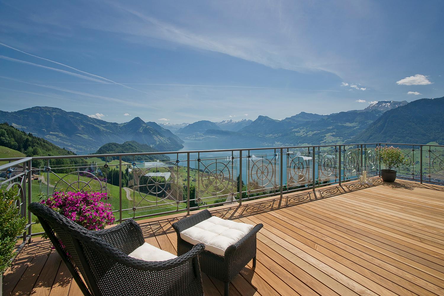 San Remo Schaukelstuhl mit Hocker #terrasse #gartenmöbel ©villa honegg