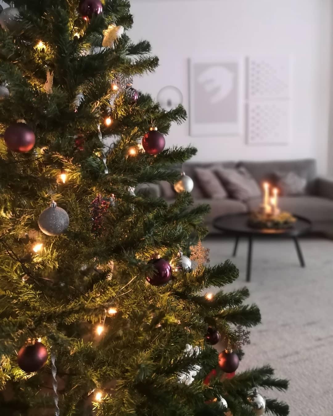 #scandi #couchliebt #christmas #weihnachtszeit #wohnzimmer #weihnachtsbaum #ohtannenbaum 