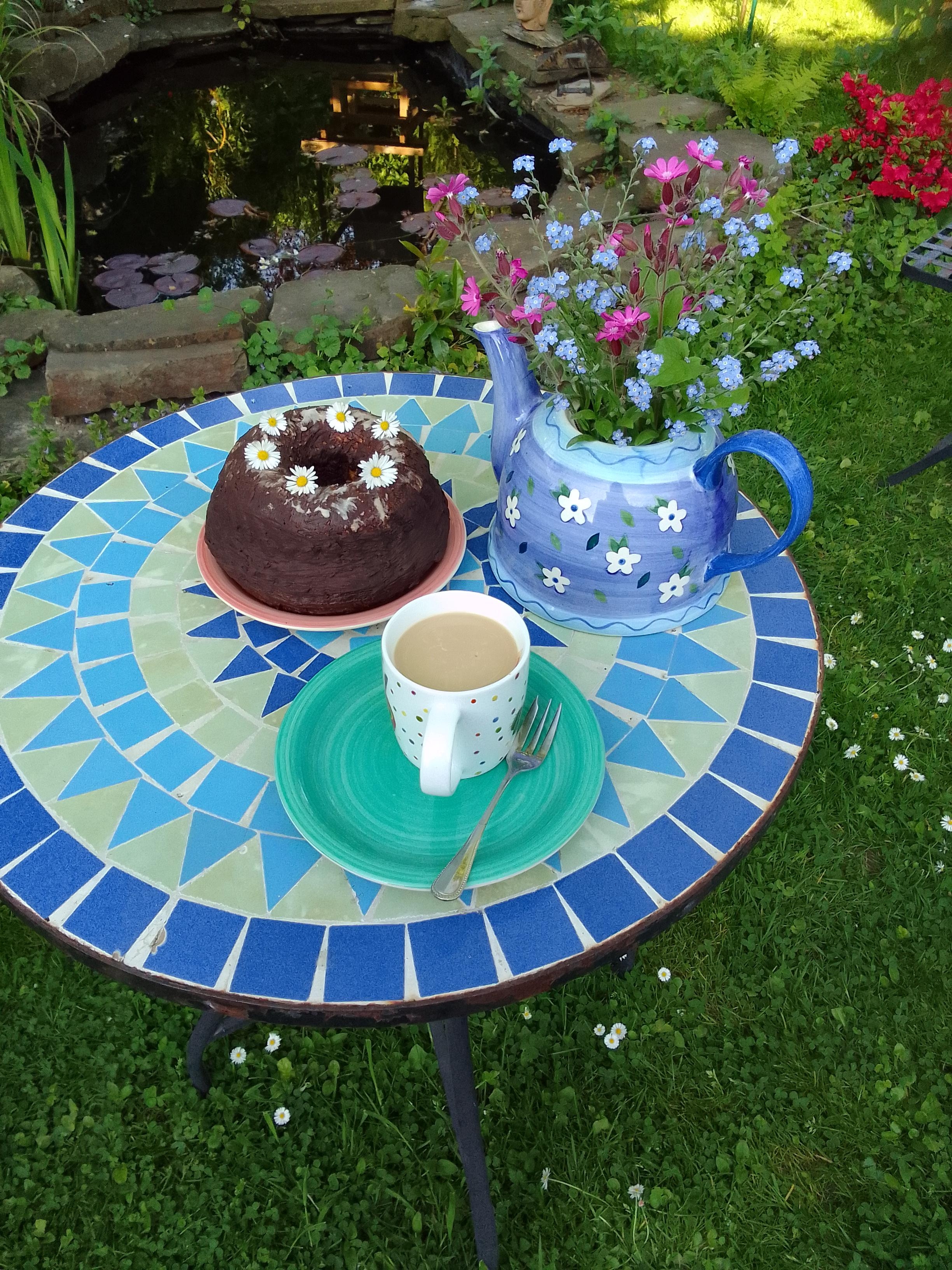 #schattenplatz #gugelhupf #schoki
#kaffee #garten