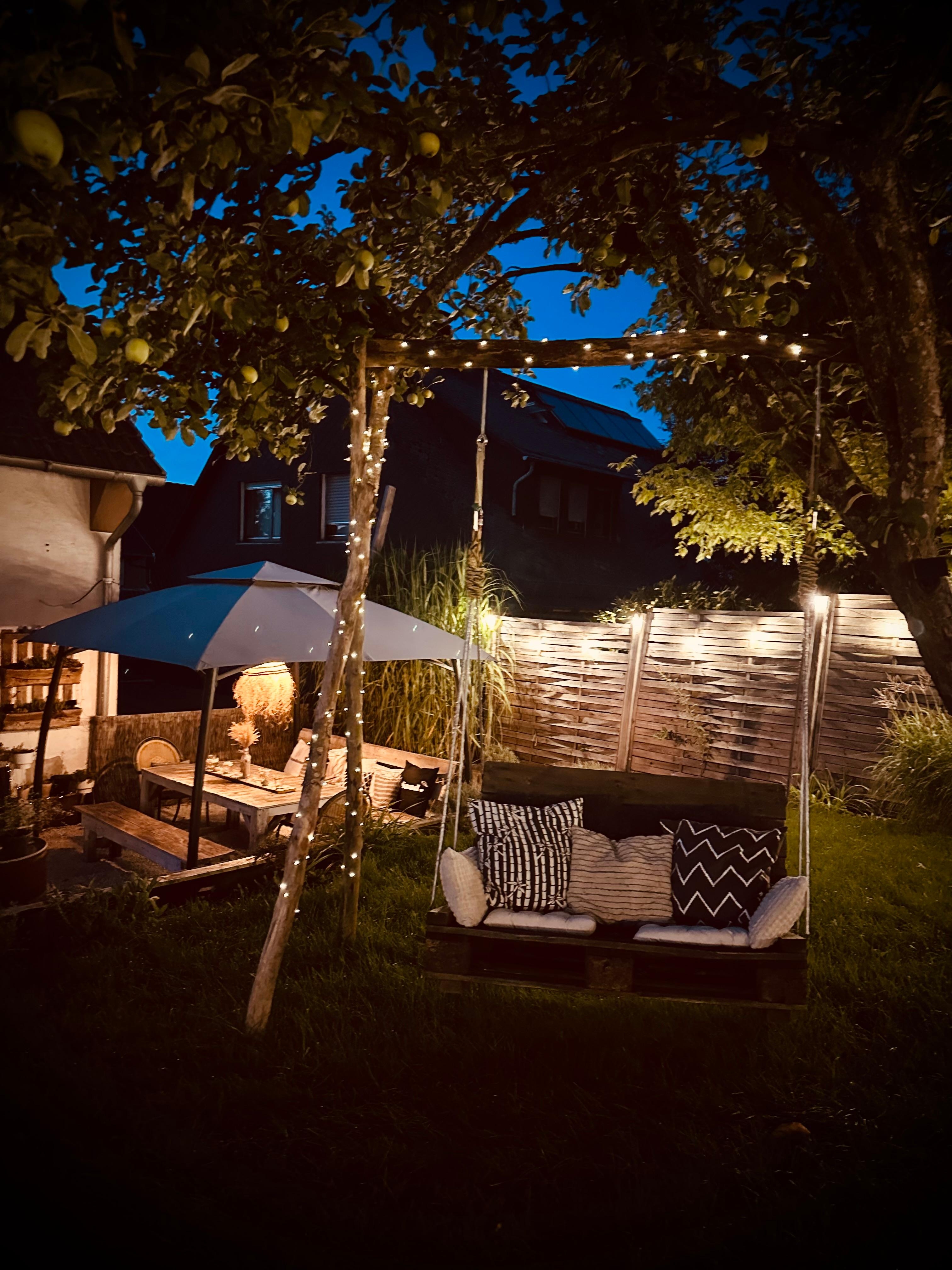 Schaukeln geht immer 🌳💡🌾

#hyggegarten #gartenliebe #bohovibes #lichterketten #blauerhimmel #paradies #couchliebt #sommer #daheimistesamschönsten #diy 