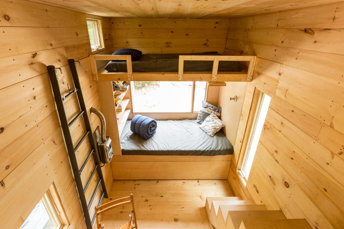 Schlaf- und Wohnbereich des Tiny House "Ovida" von Getaway #downsizing ©Getaway