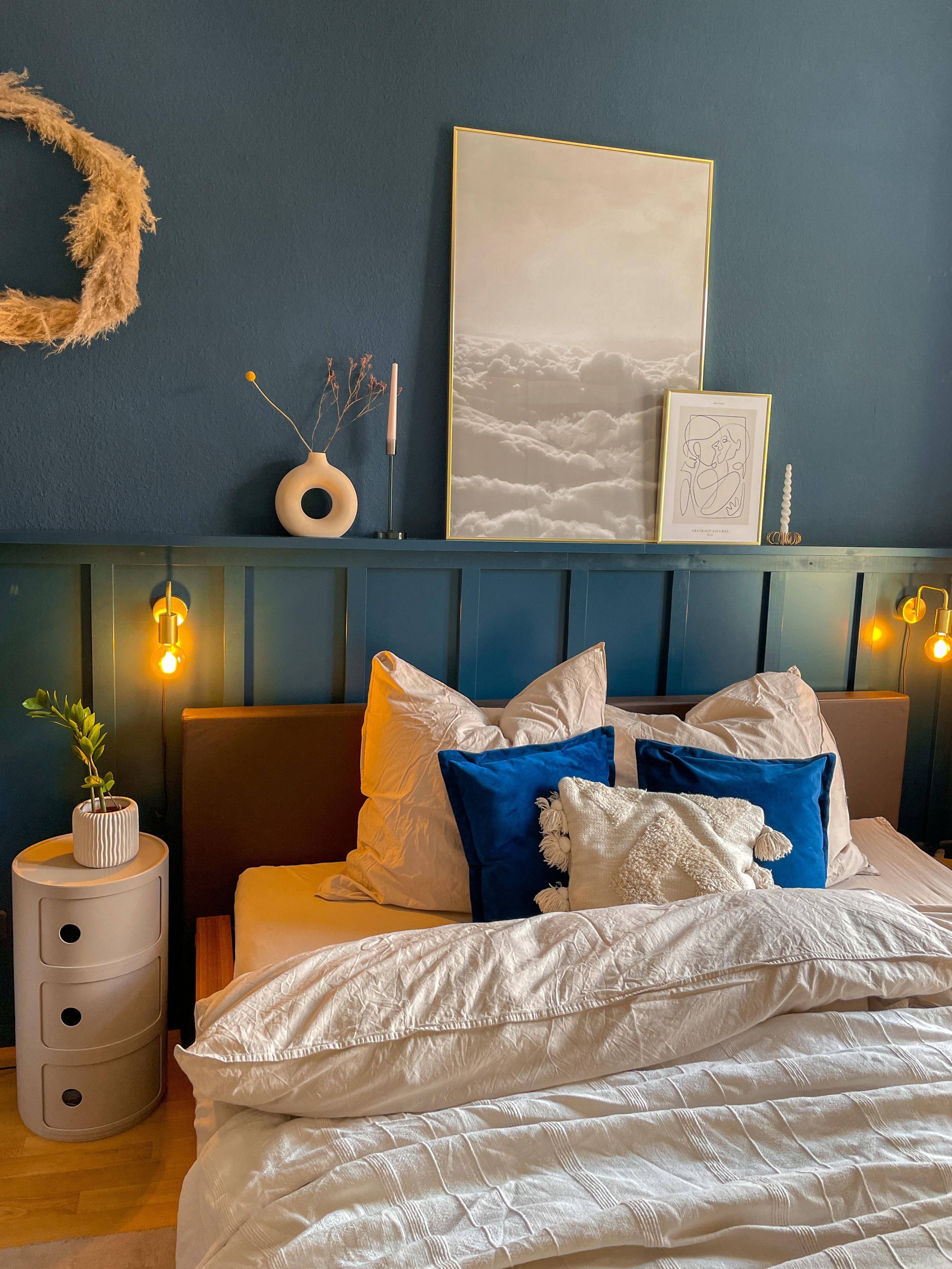 Schlafzimmer 🧡
#blueberry #panelling #wandverkleidung #diy #darkblue #cozy #kartell