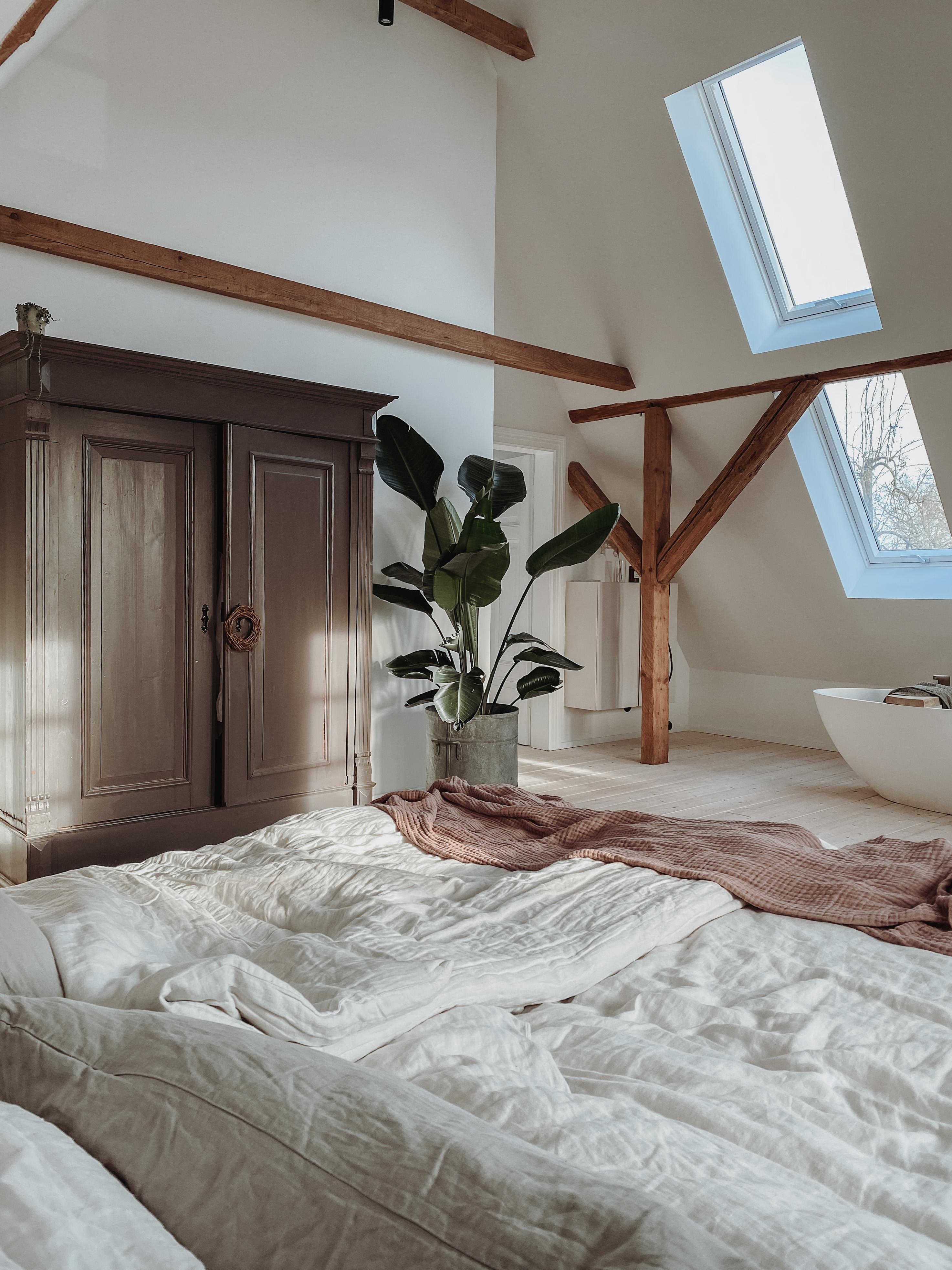 #Schlafzimmer #altbau #fachwerk #altbauliebe #interior #hyggehome #bauherren #hausumbau #hausausbau #fachwerkliebe 