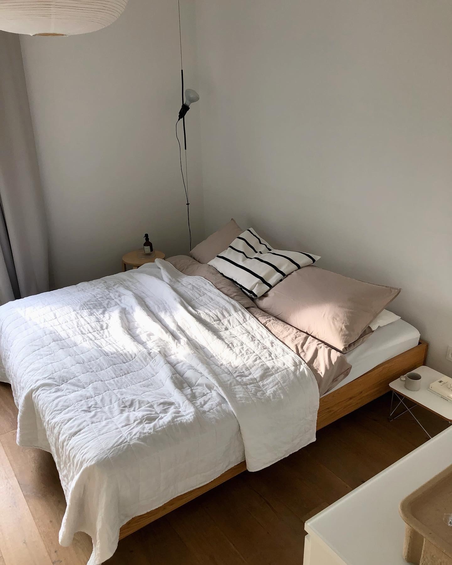 #schlafzimmer #bedroom #bett #bed #lampe #minimalistisch #skandi #scandi #interior #couchstyle