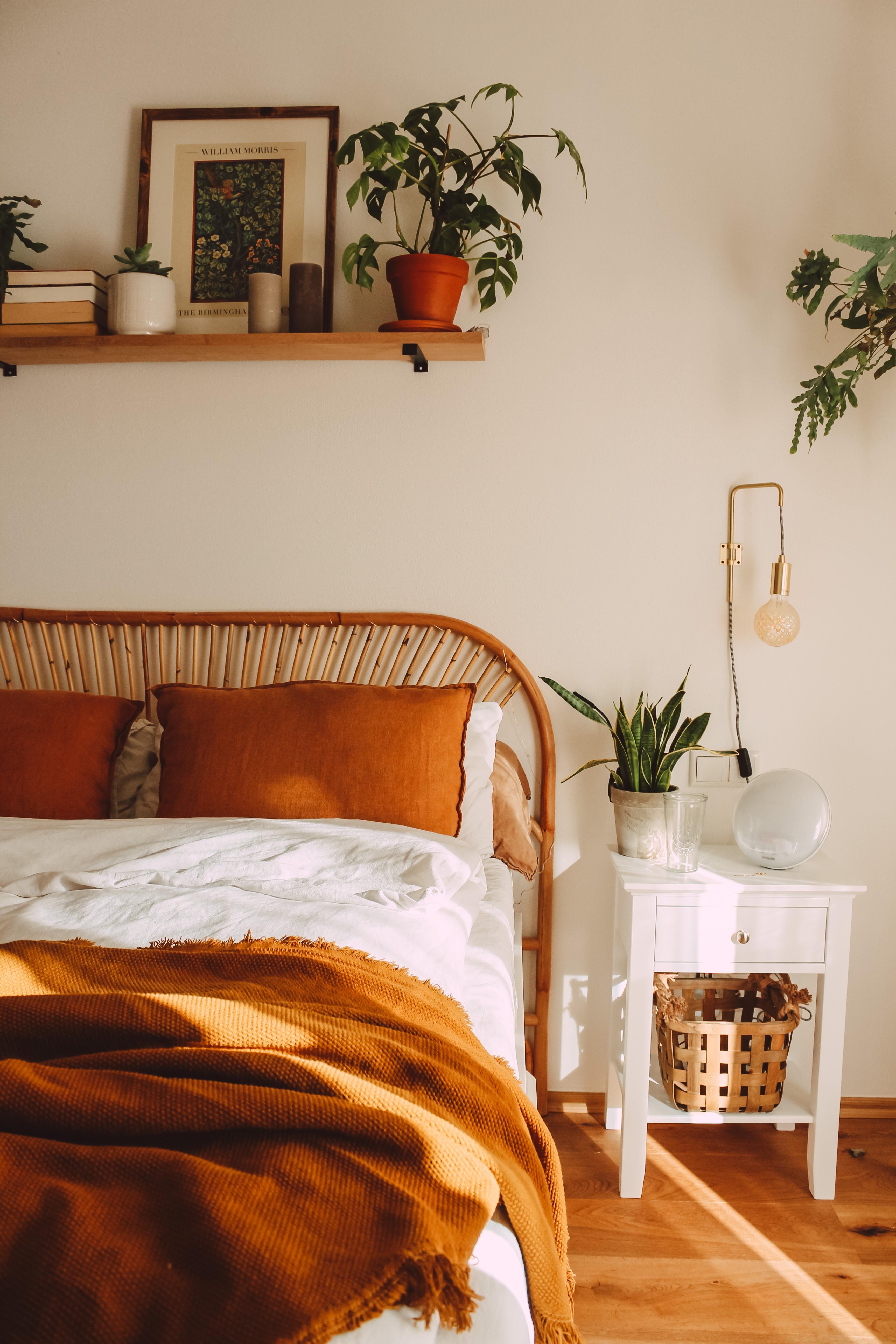 #schlafzimmer #bedroom #bohovibes #kopfteil #pflanzen #pflanzenliebe #deko 
