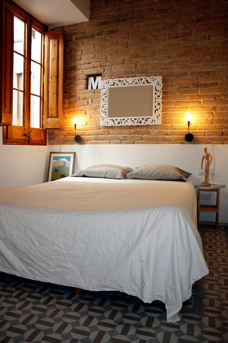 Schlafzimmer #beistelltisch #wandleuchte ©Victoria Aragonés / Innenarchitektur