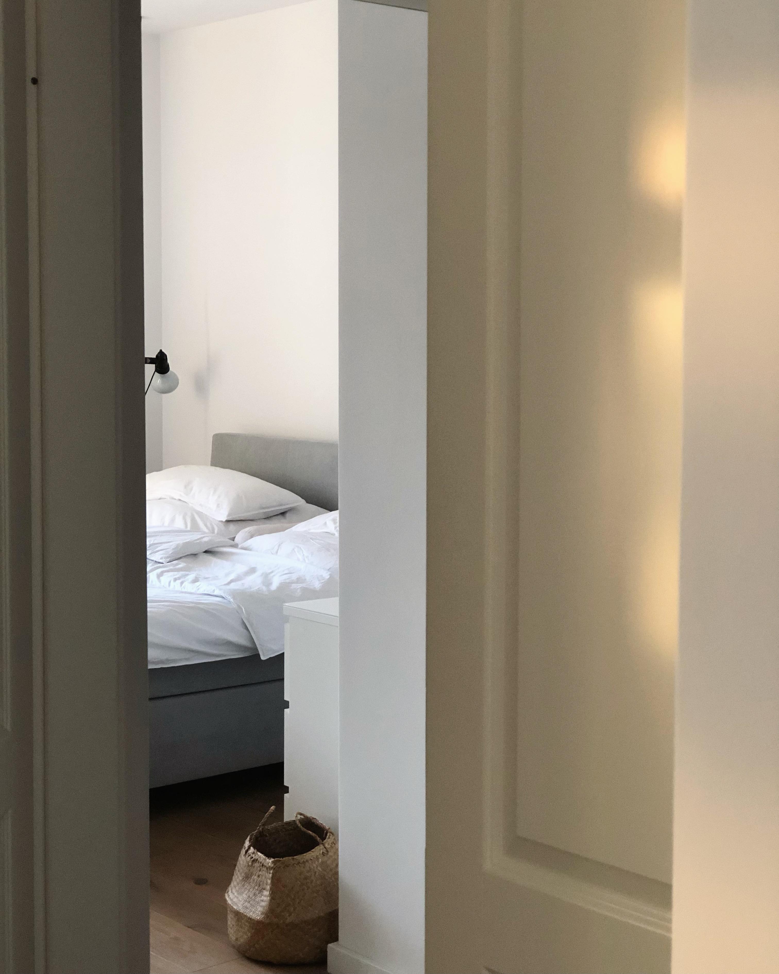 #schlafzimmer #bett #bed #bedroom #bedroominspo #interior #couchstyle #minimalistisch #minimalism #weiß #home #skandi
