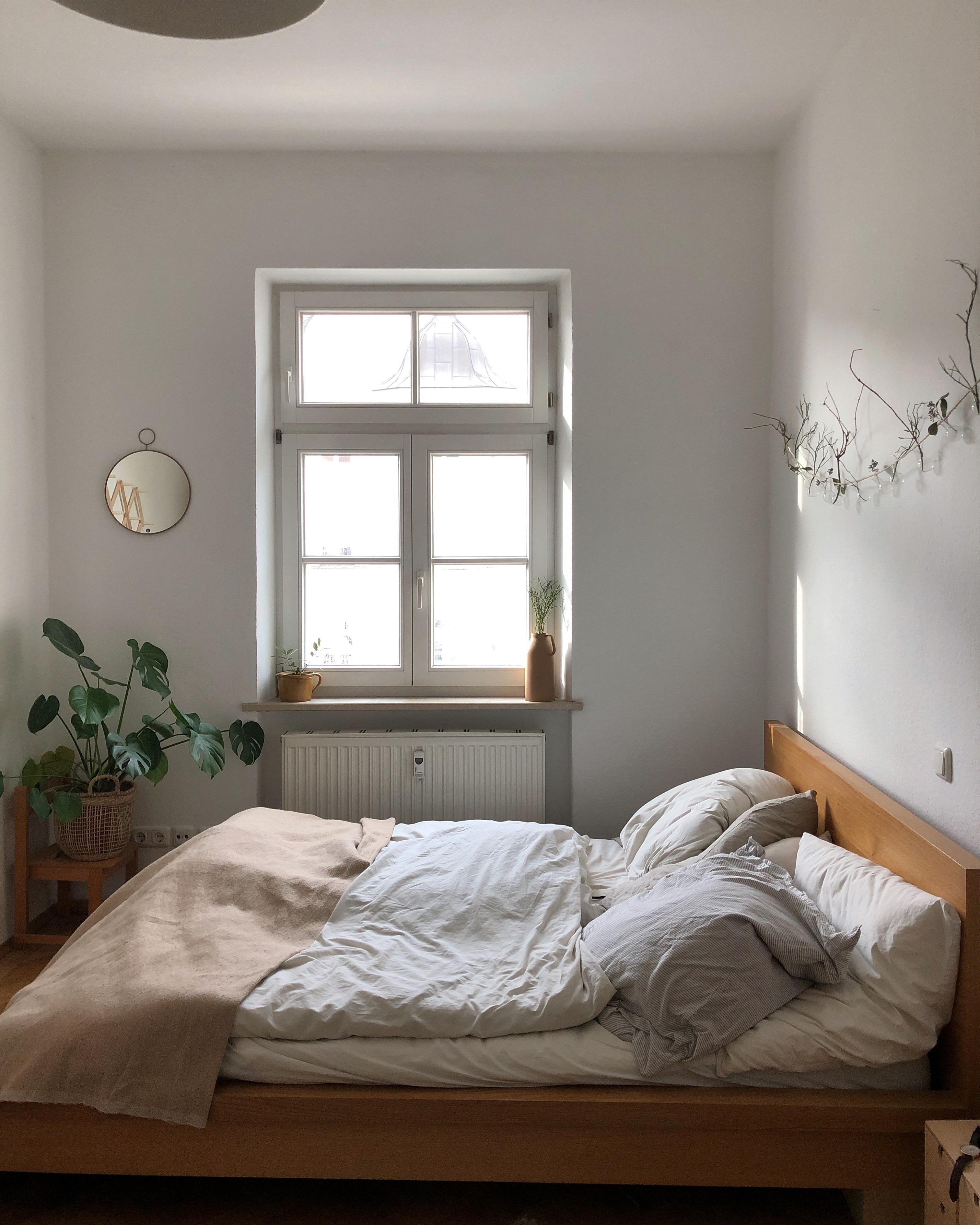 #schlafzimmer #bett #minimalistisch #altbau 