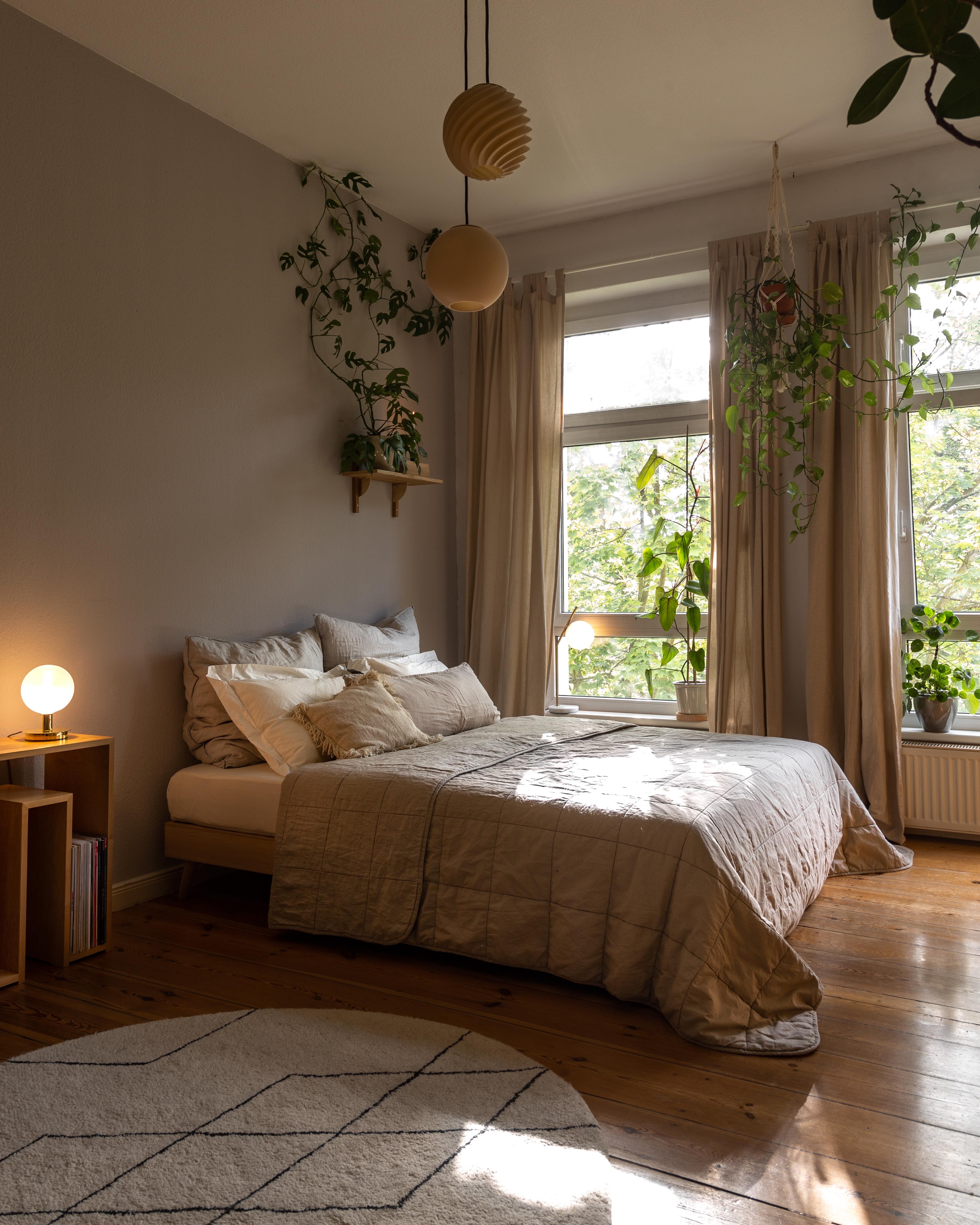 #schlafzimmer #einrichtung #bohointerior #bedroom #interiorinspo #interiordecor #altbauwohnung #homedecor
