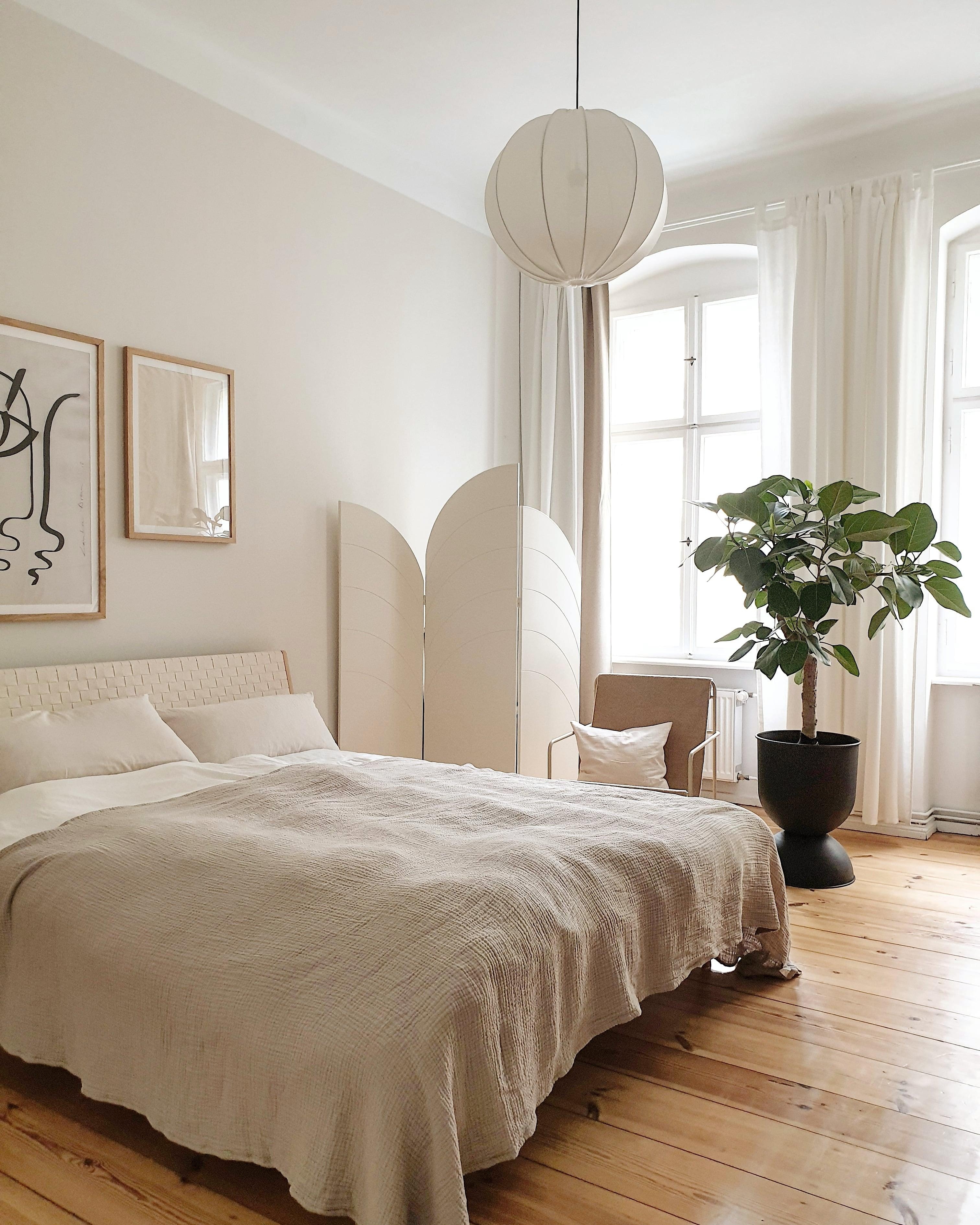 #schlafzimmer #Ficus #hygge #Baum #cozy #Bett #raumteiler #skandinavisch #minimalistisch 