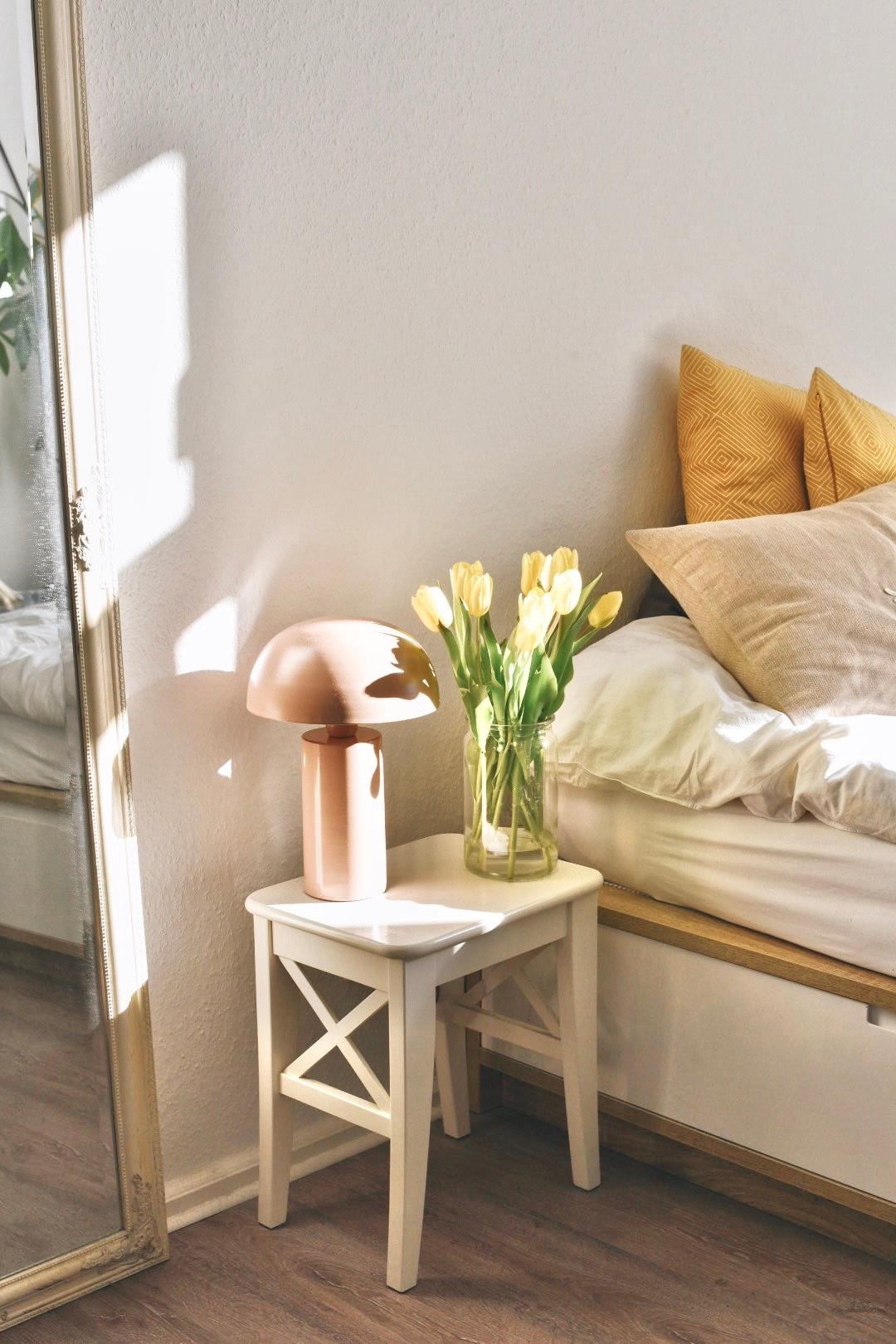 #schlafzimmer #frühlingsfarben #morgensonne #tulpen