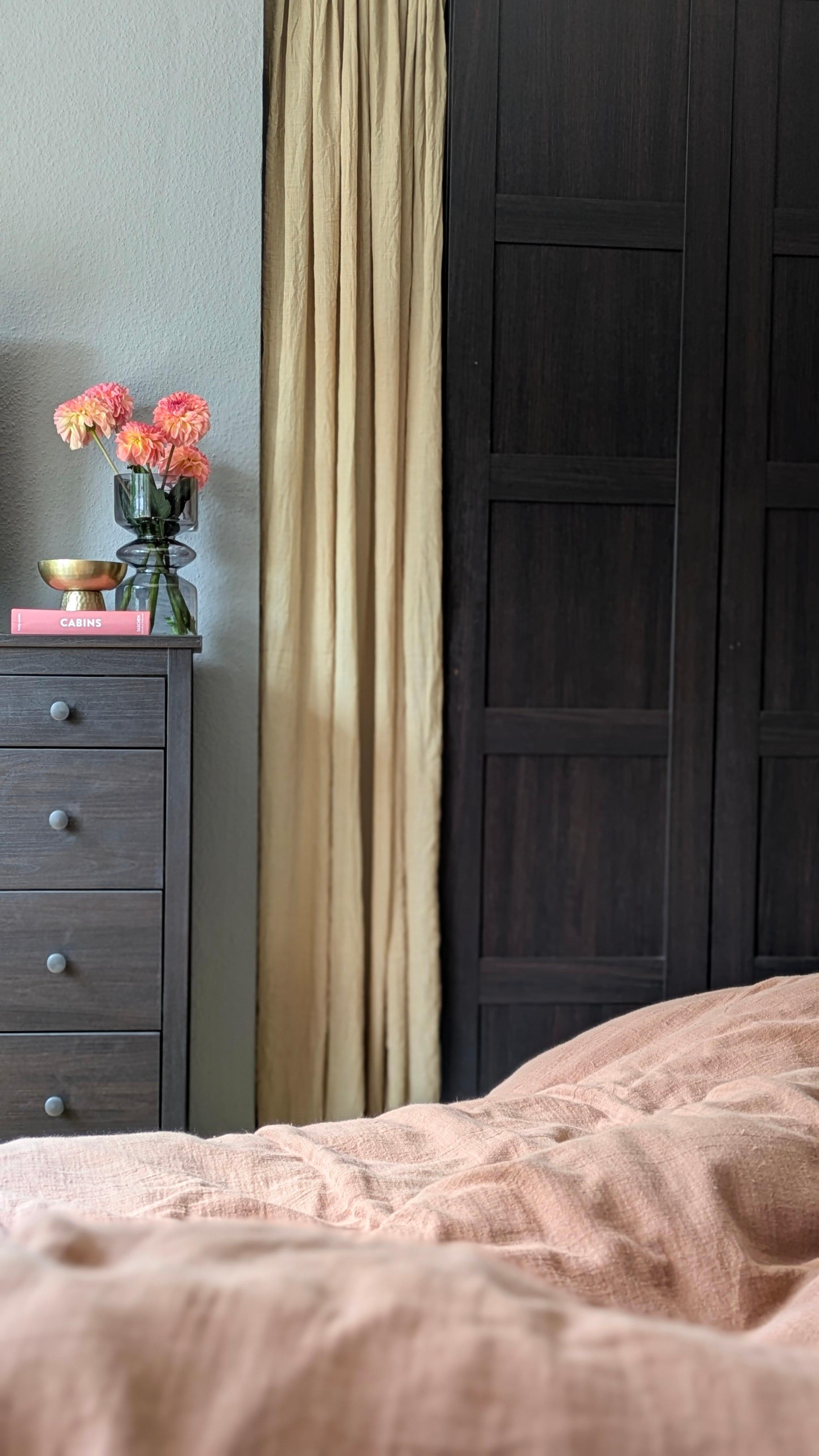 #schlafzimmer #ikeapax #kleiderschrank #holz #boho #vorhänge #details 