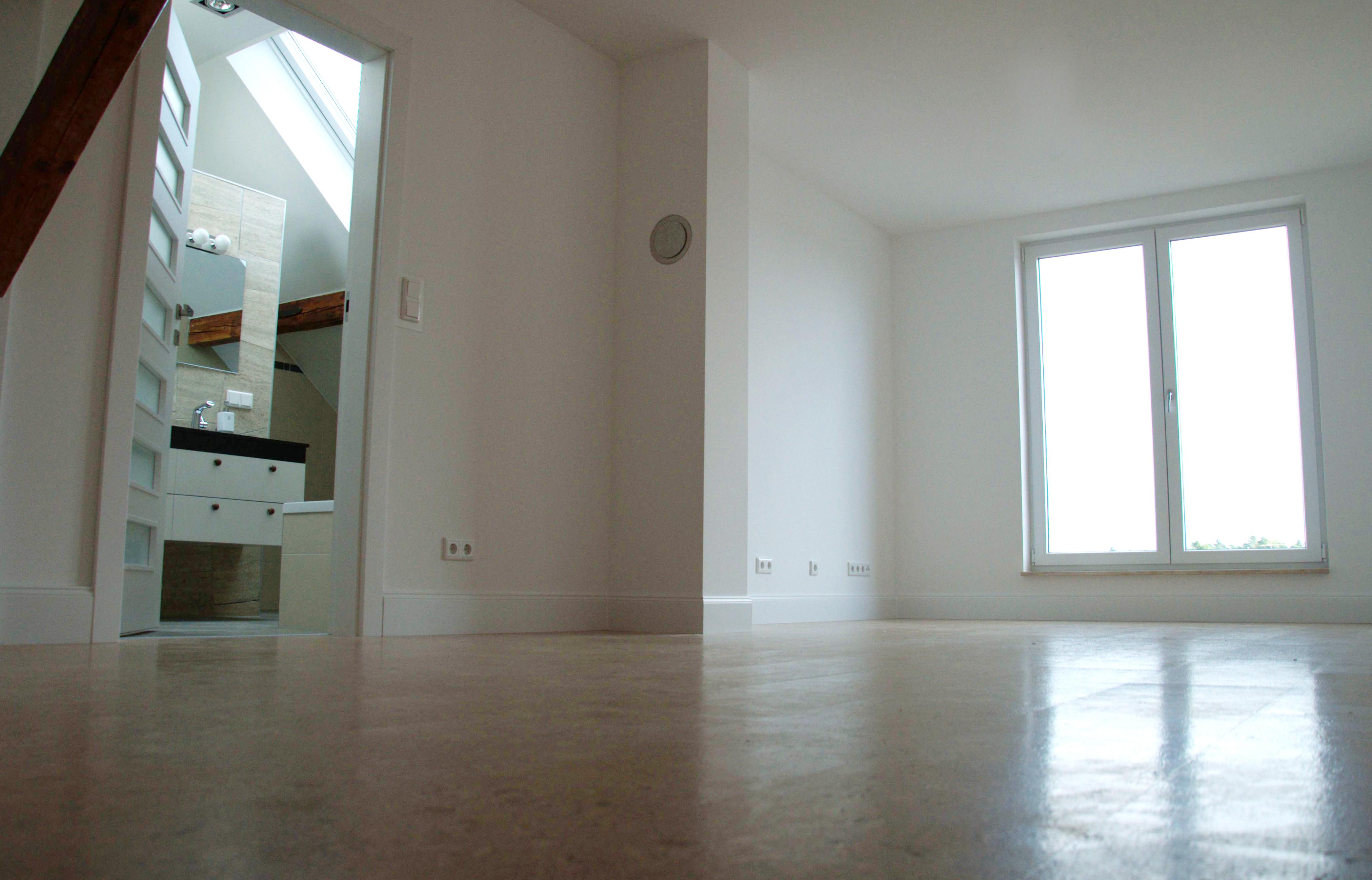 Schlafzimmer im Wohlfühl Fabrik Loft 210qm zu mieten #holzbalken ©Tatjana Adelt