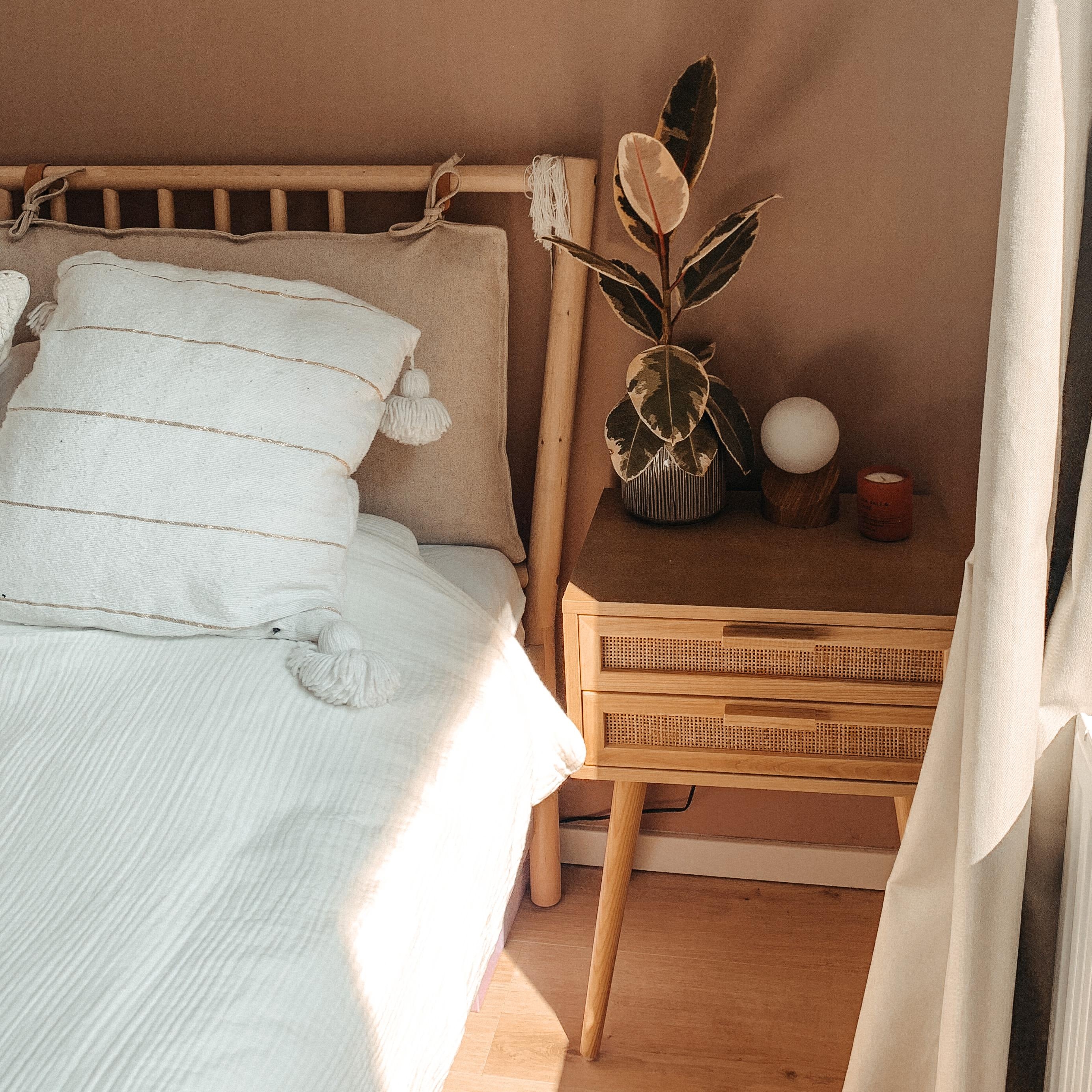 Schlafzimmer liebe 💜 #bedroom #boho #nordic #teracotta #cosy #musselin #bettwäsche #beige #white #wood #holz #geflecht