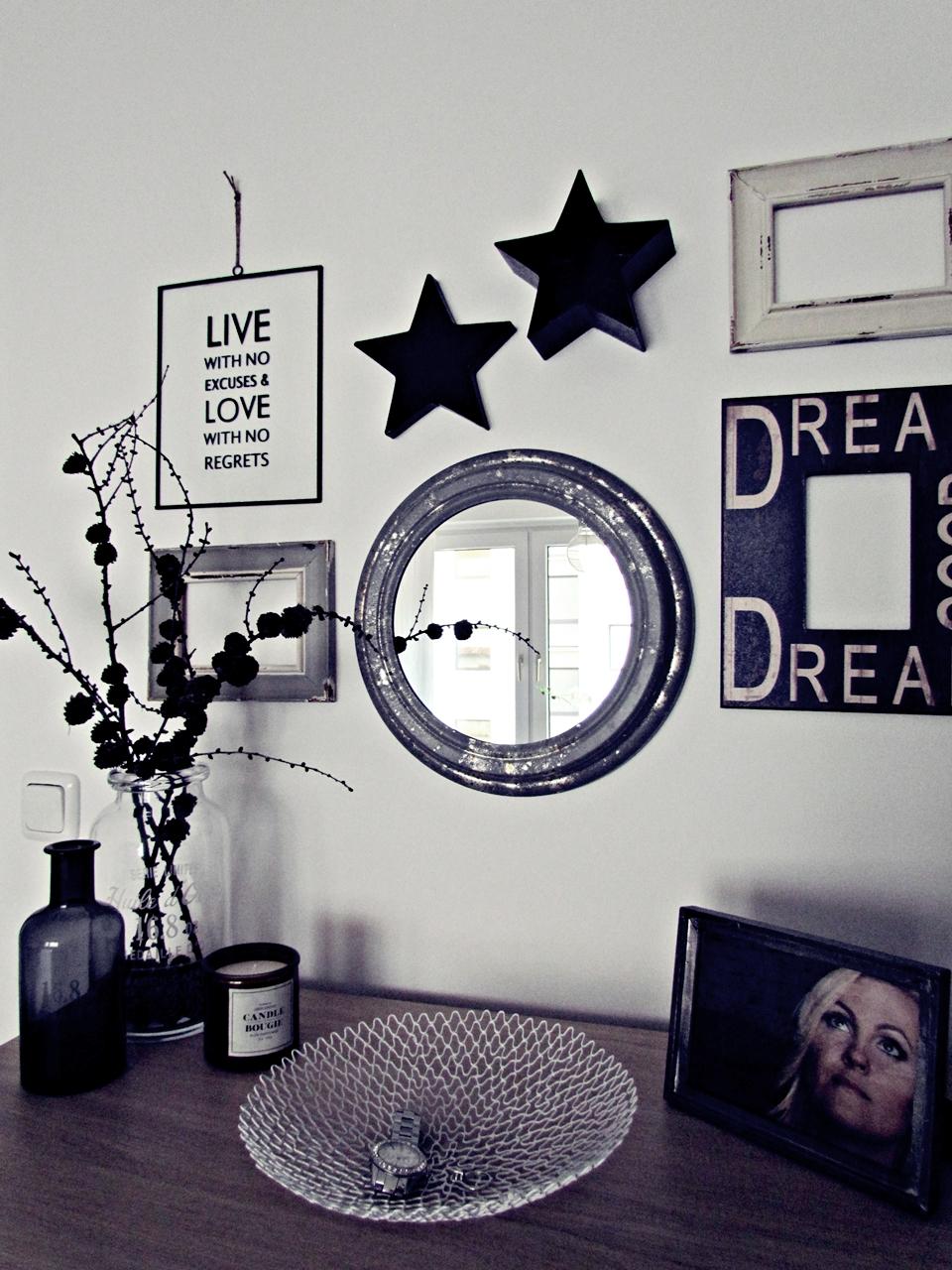 Schlafzimmer mit Maueroptik Wand #spiegel #dekoidee #sterndeko ©roomrevolution