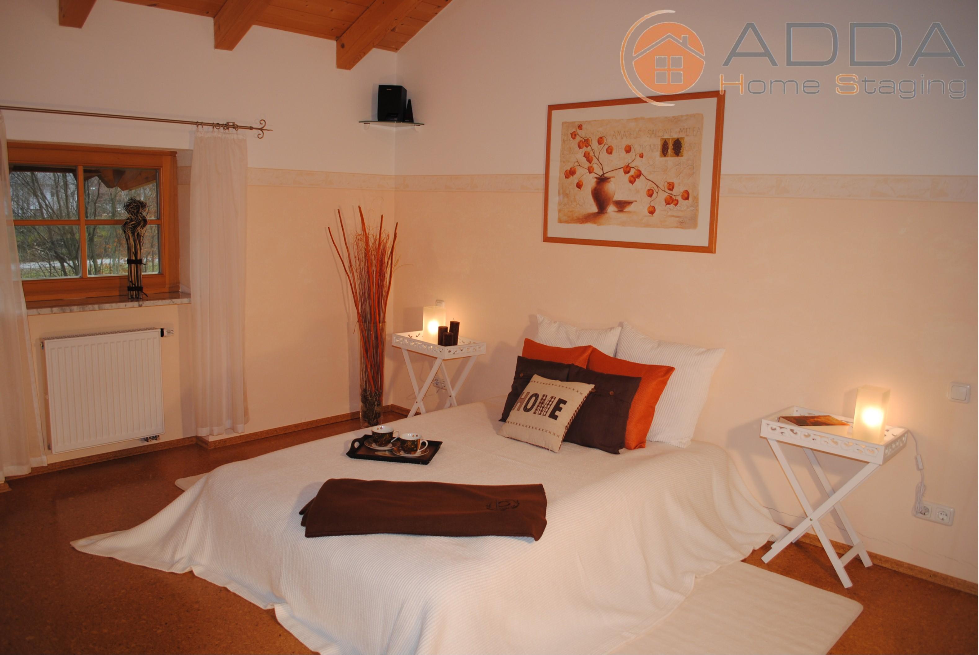 Schlafzimmer nach dem Home Staging #bilderrahmen #landhausstil #hotelzimmer ©ADDA Home Staging
