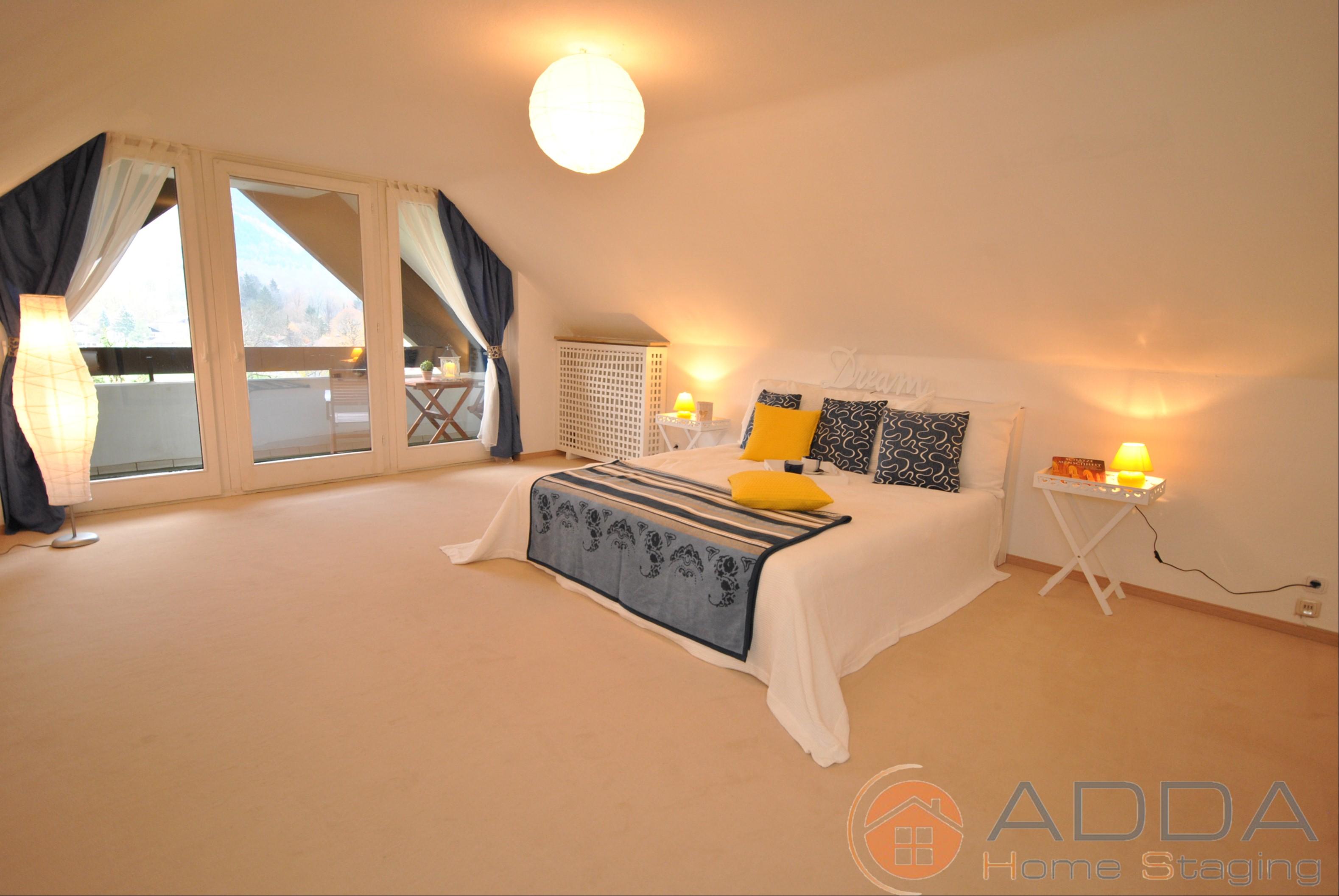 Schlafzimmer nach Home Staging #bett #stehlampe #tischlampe ©ADDA Home Staging