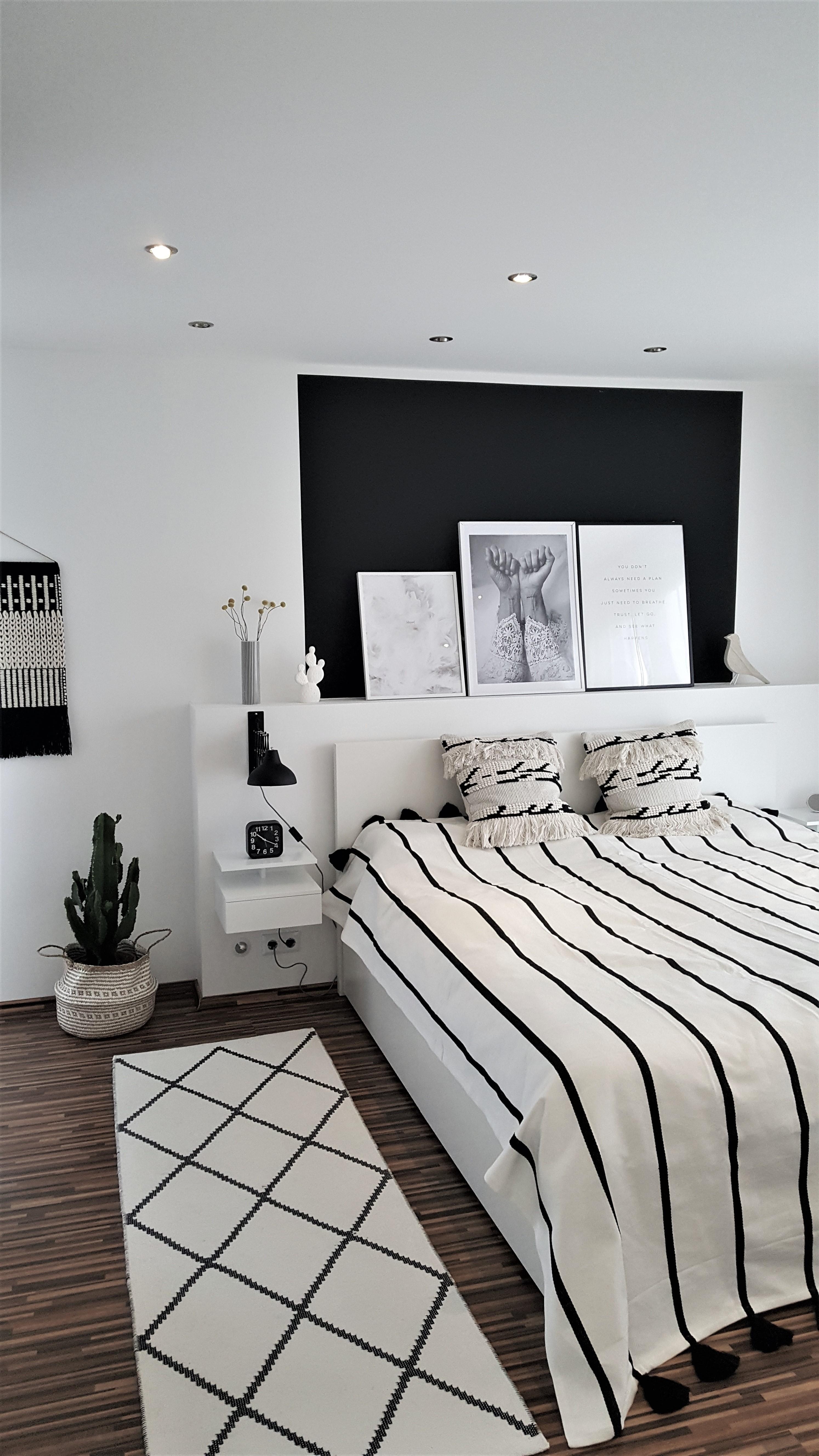 #Schlafzimmer #neue_tagesdecke #Skandinavisch_wohnen #schwarz_weiß