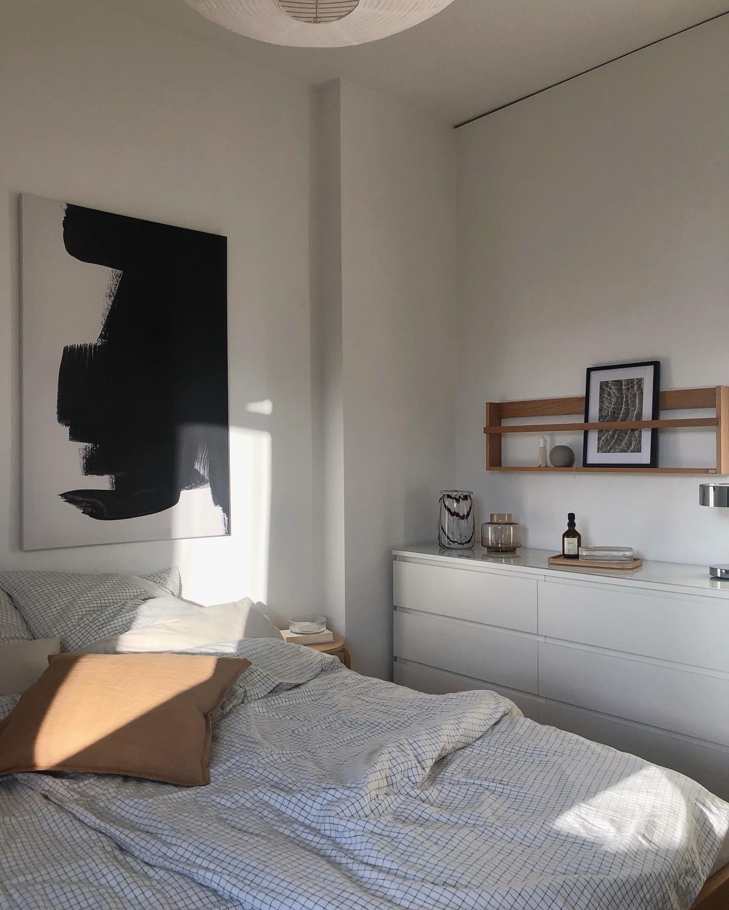 #schlafzimmer #schlafzimmerinspo #bedroom #bett #wanddeko #nordicliving #scandi #minimalism #home #couchstyle