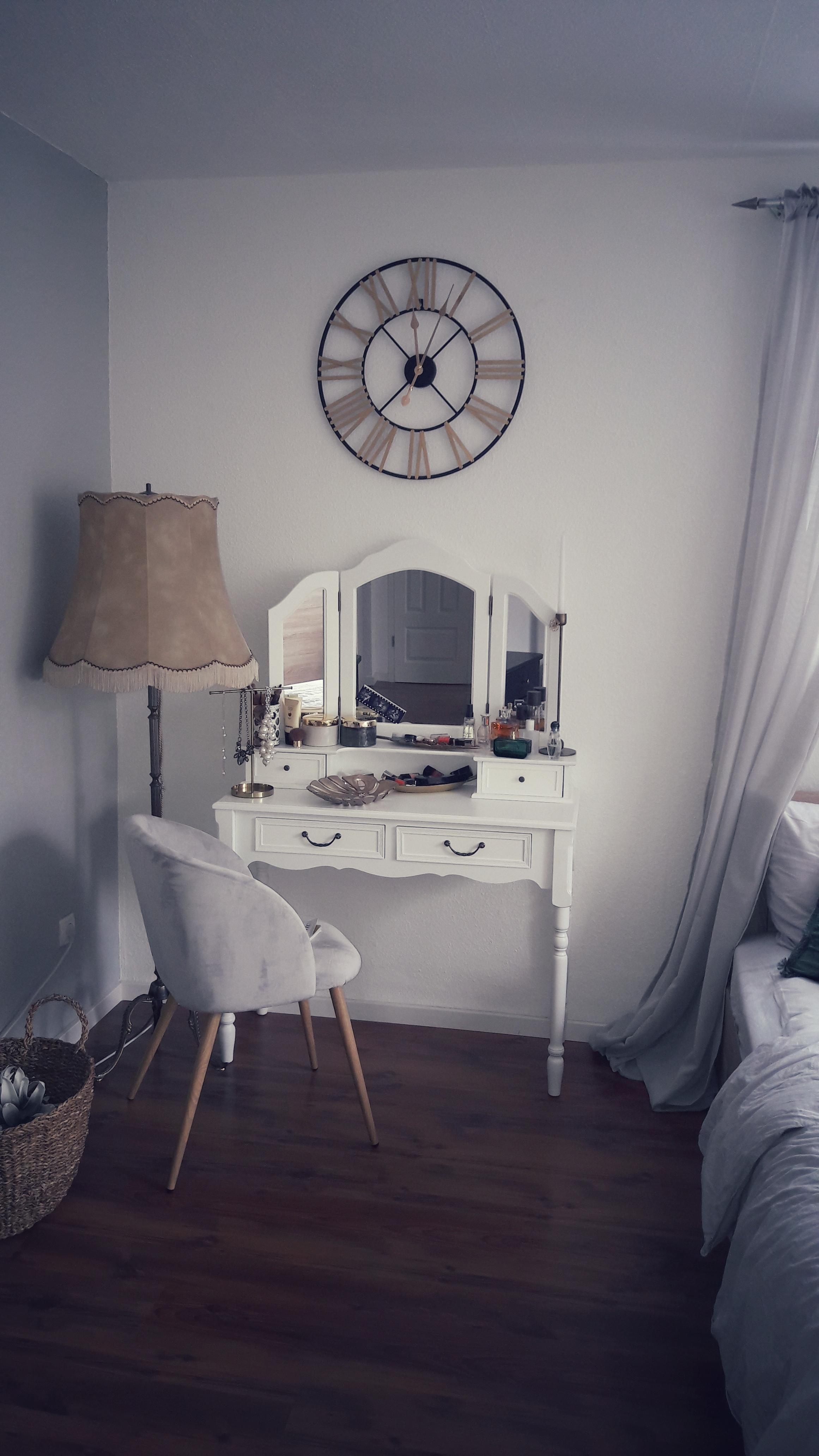 #Schlafzimmer #schminktisch #grey #gold #Black #Clock #mirror