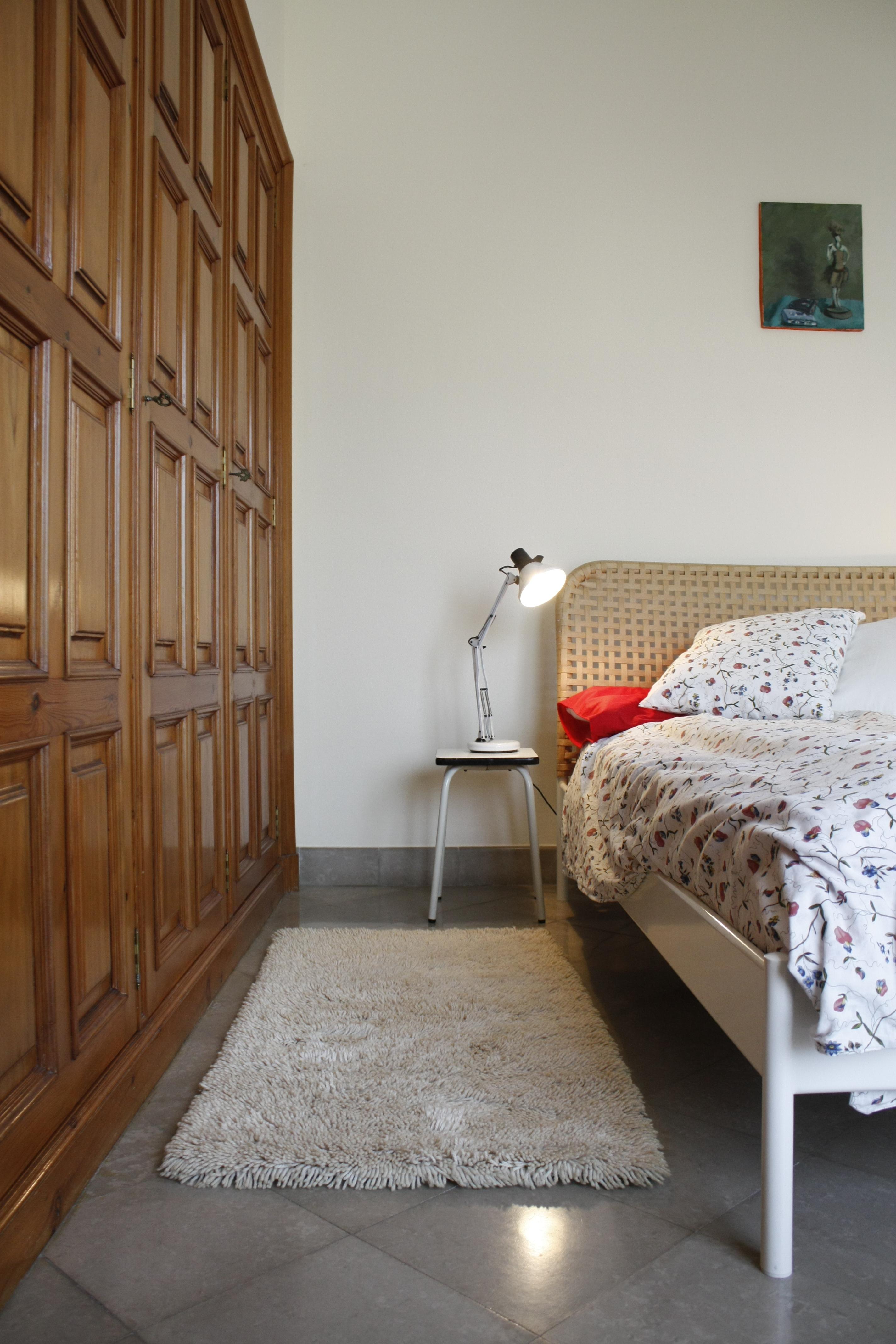 Schlafzimmer #stuhl #schrank #nachttischleuchte ©Victoria Aragonés / Innenarhitektur