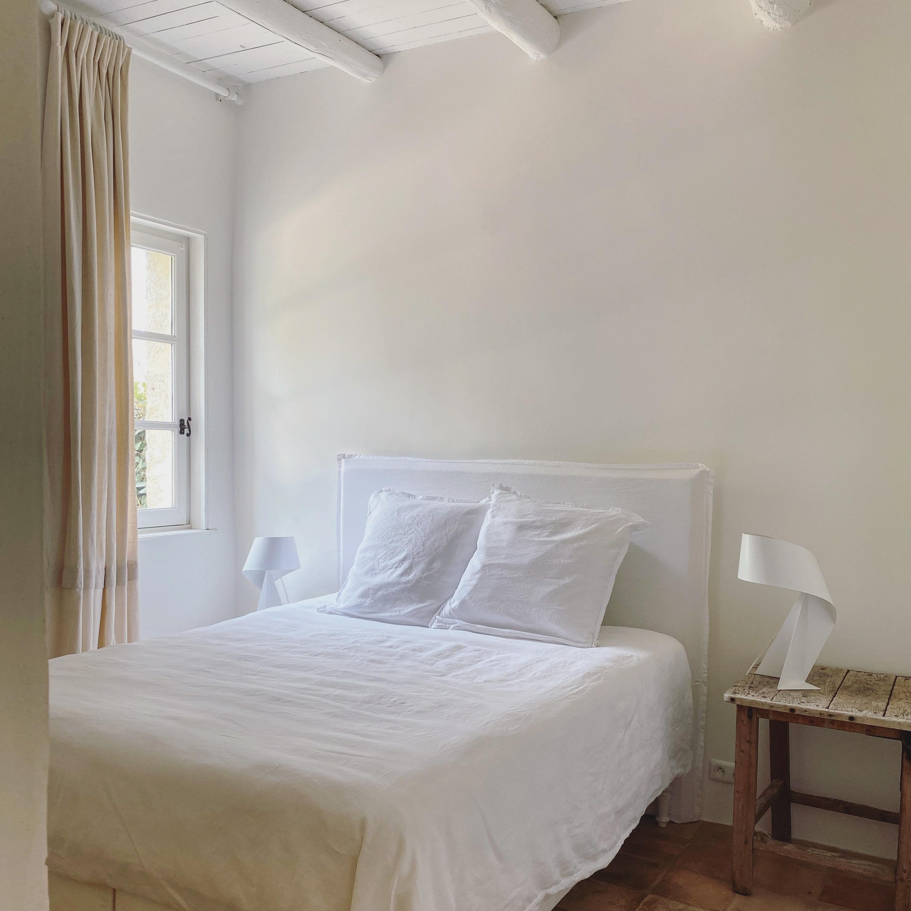 #schlafzimmer #urlaub #reisen #bedroom #couchstyle #couchmagazin #leinen #leinenbettwäsche #bett 