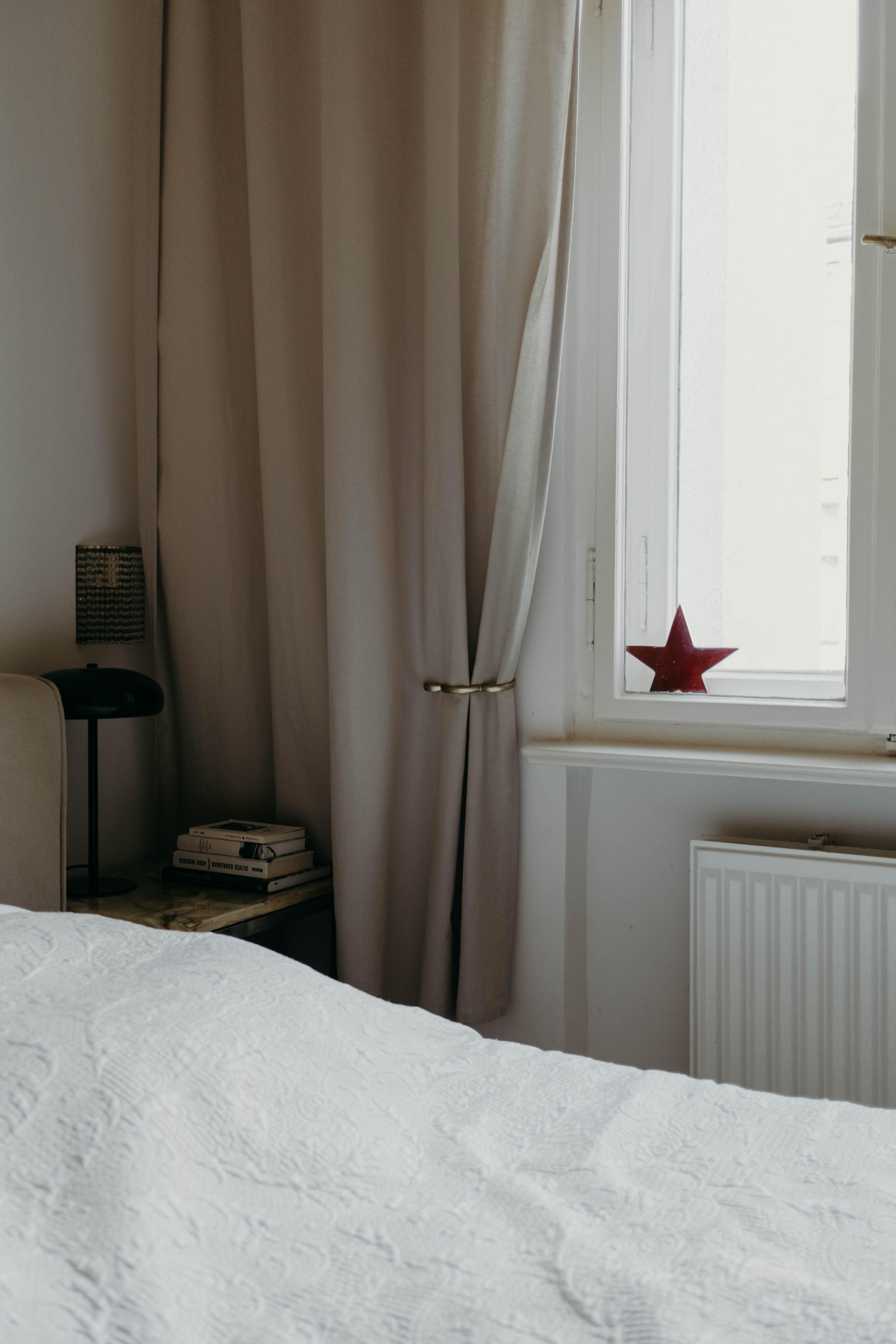Schlafzimmer #winterdeko #minimalistic #stern #weihnachtsdeko #schlafzimmer