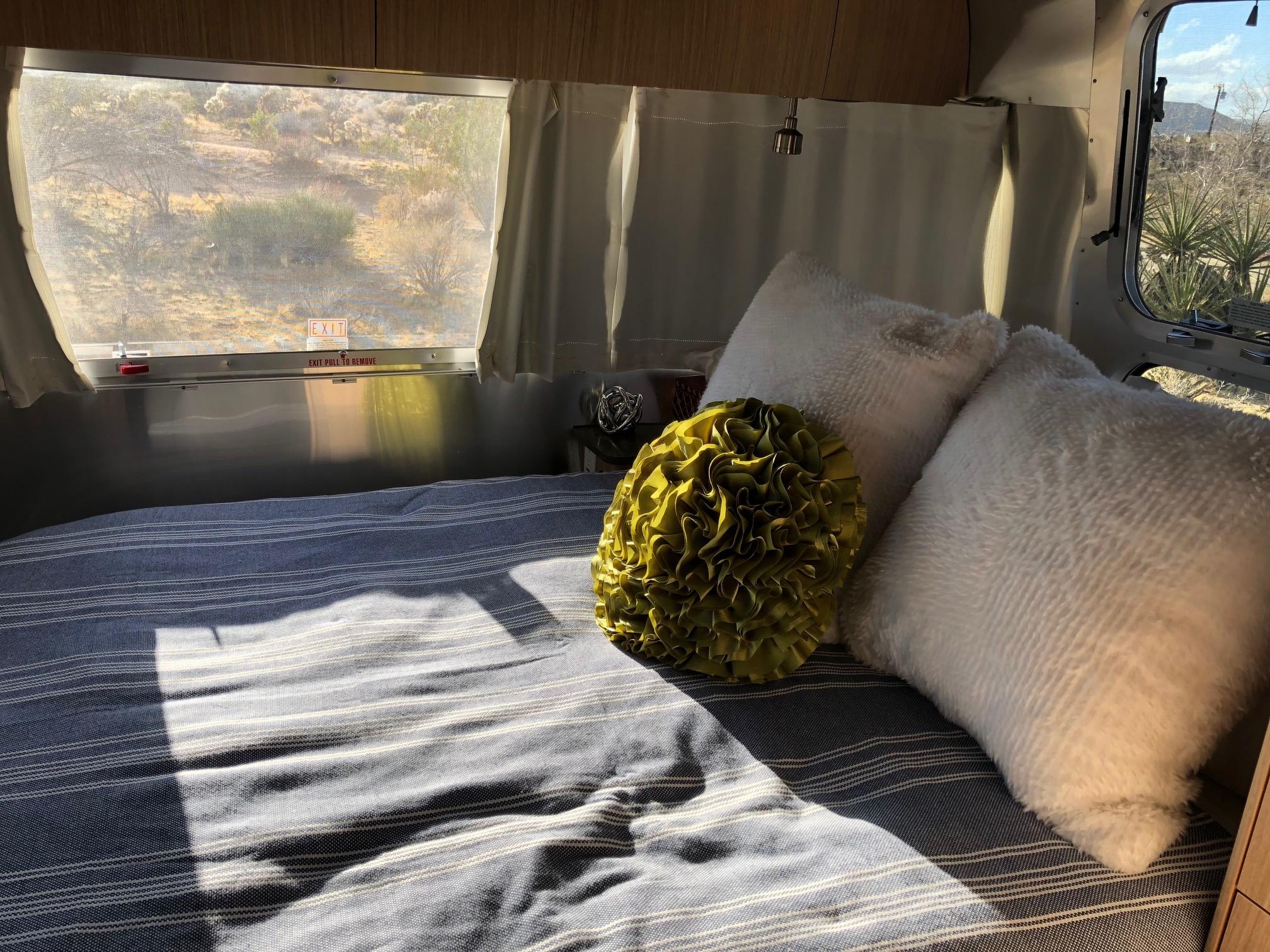 #schlafzimmer with a view #livingchallenge #airstream #bedroom #joshuatree