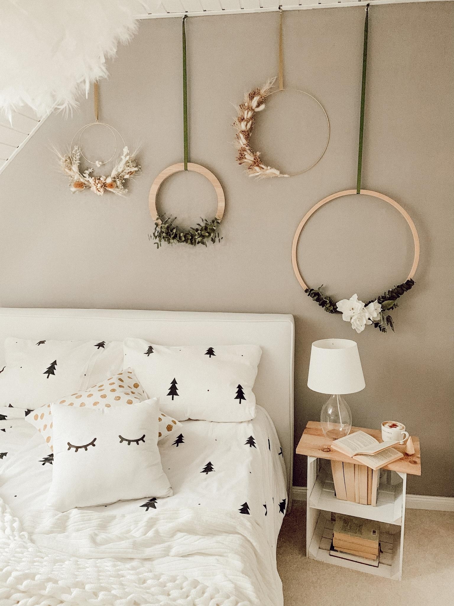 #schlafzimmer#dekoideen#inspiration#kranzliebe#couchstyle#winterdeko#trockenblumen
